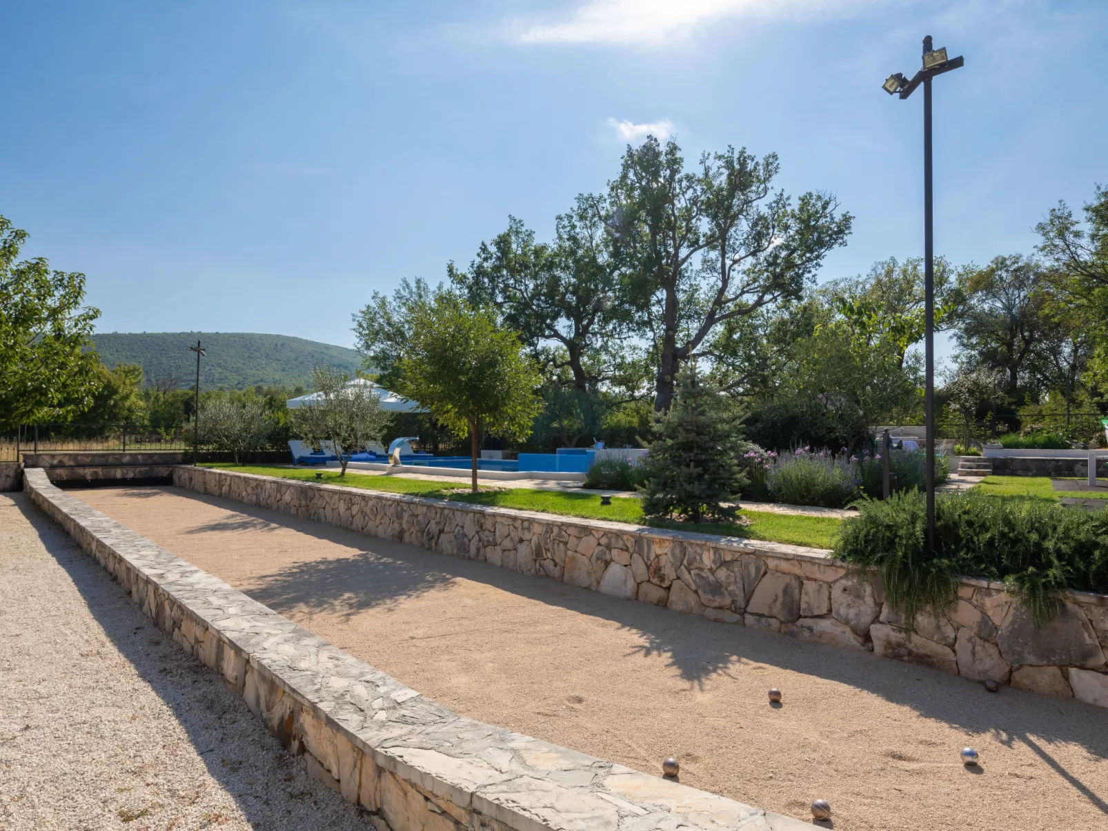 Villa Dalmatica moderna-Buiten