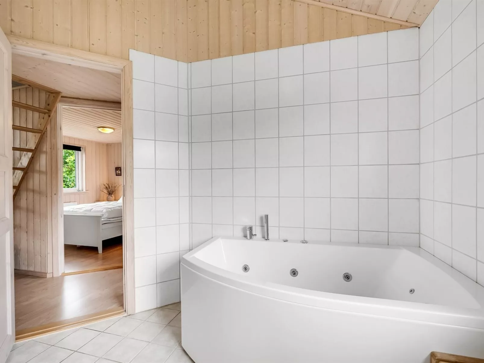 "Jarmunrek" - 400m to the fjord-Binnen