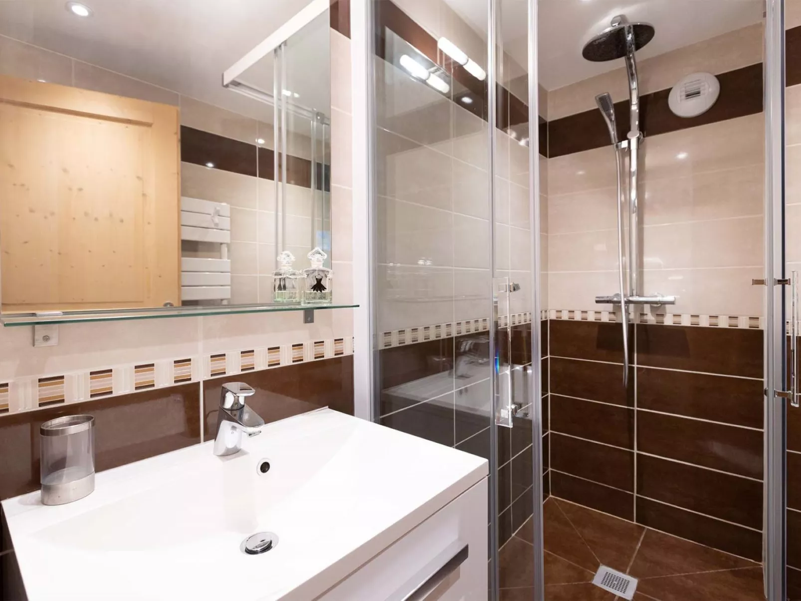 Chalets Les Amis-Binnen