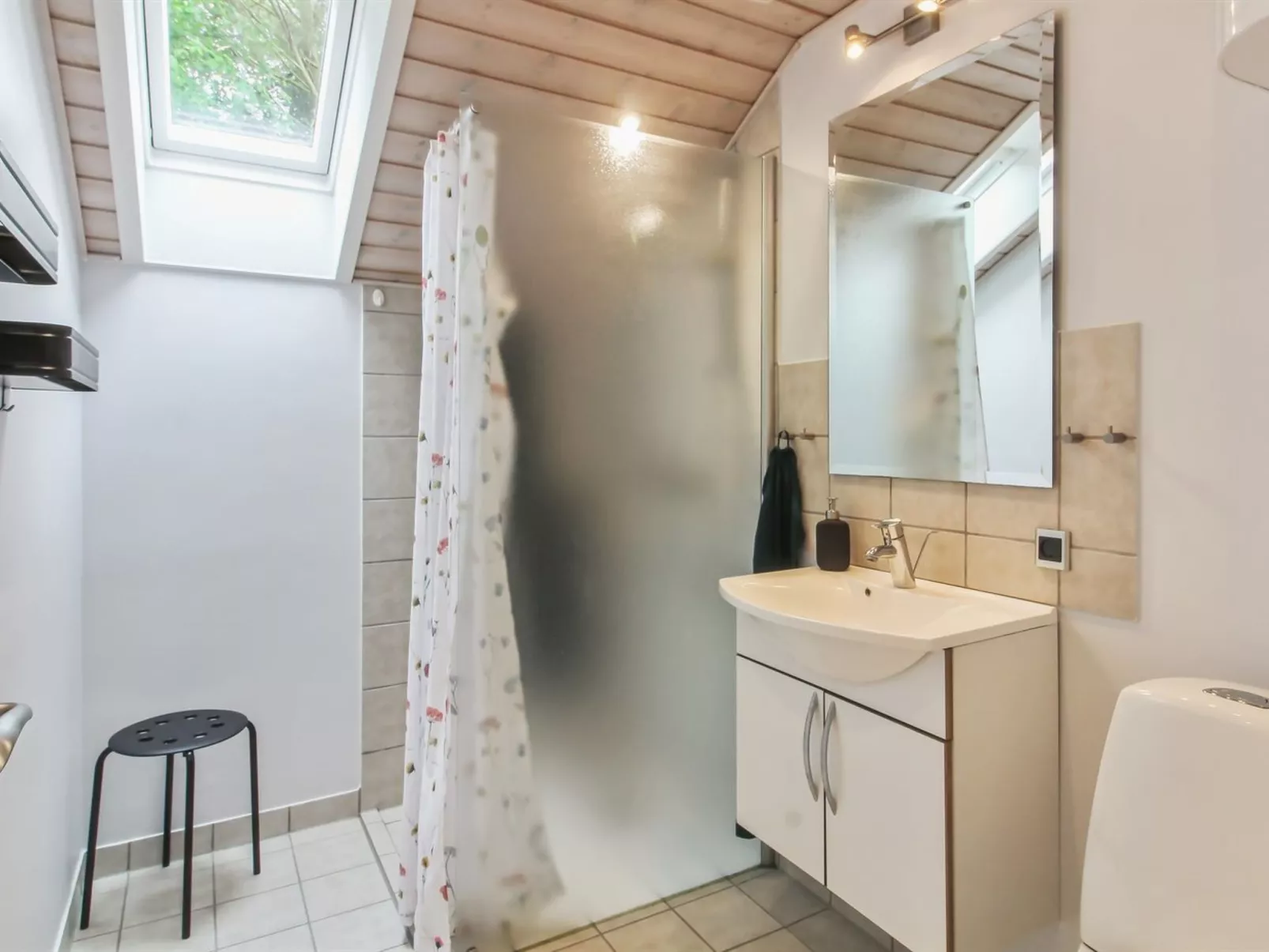 "Lenya" - 33km from the sea-Binnen