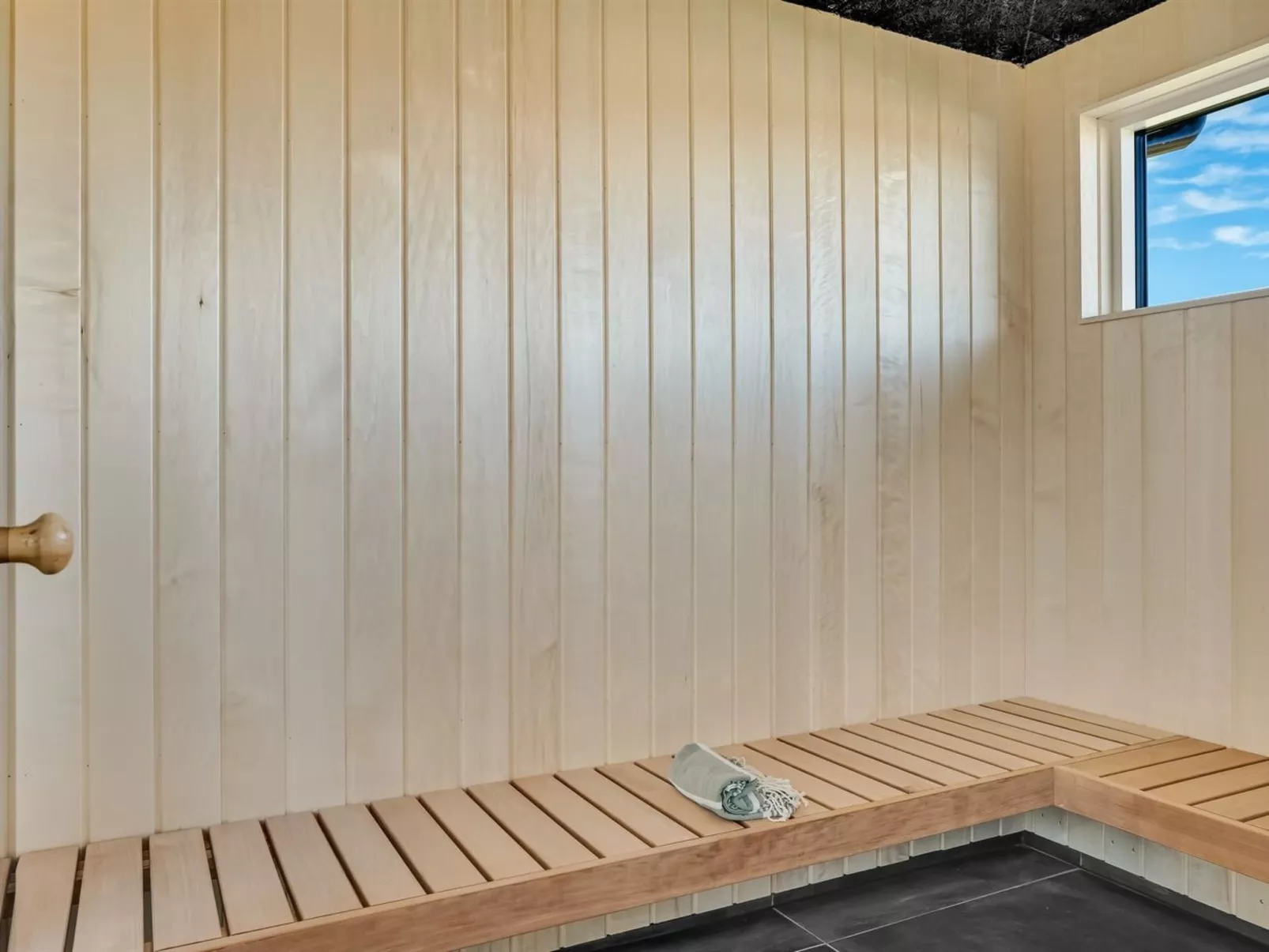 "Ilze" -  from the sea-Binnen