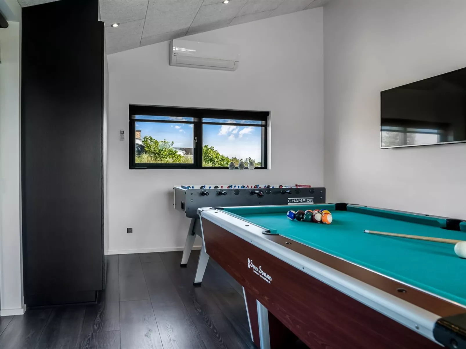 "Eriksine" - 750m from the sea-Binnen