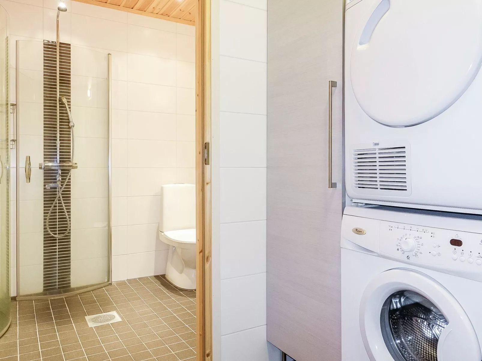 Sallan panparkstie 14 b-Binnen