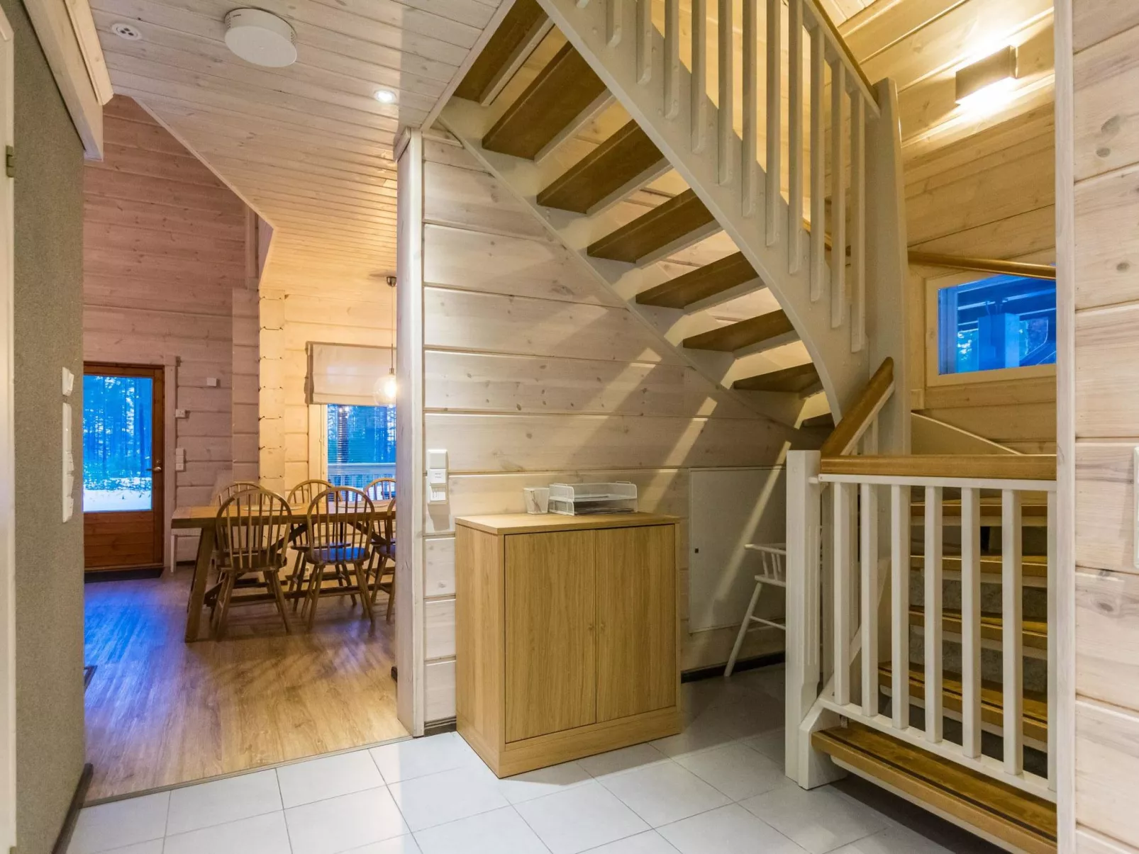 Sinisen tien helmi-Binnen