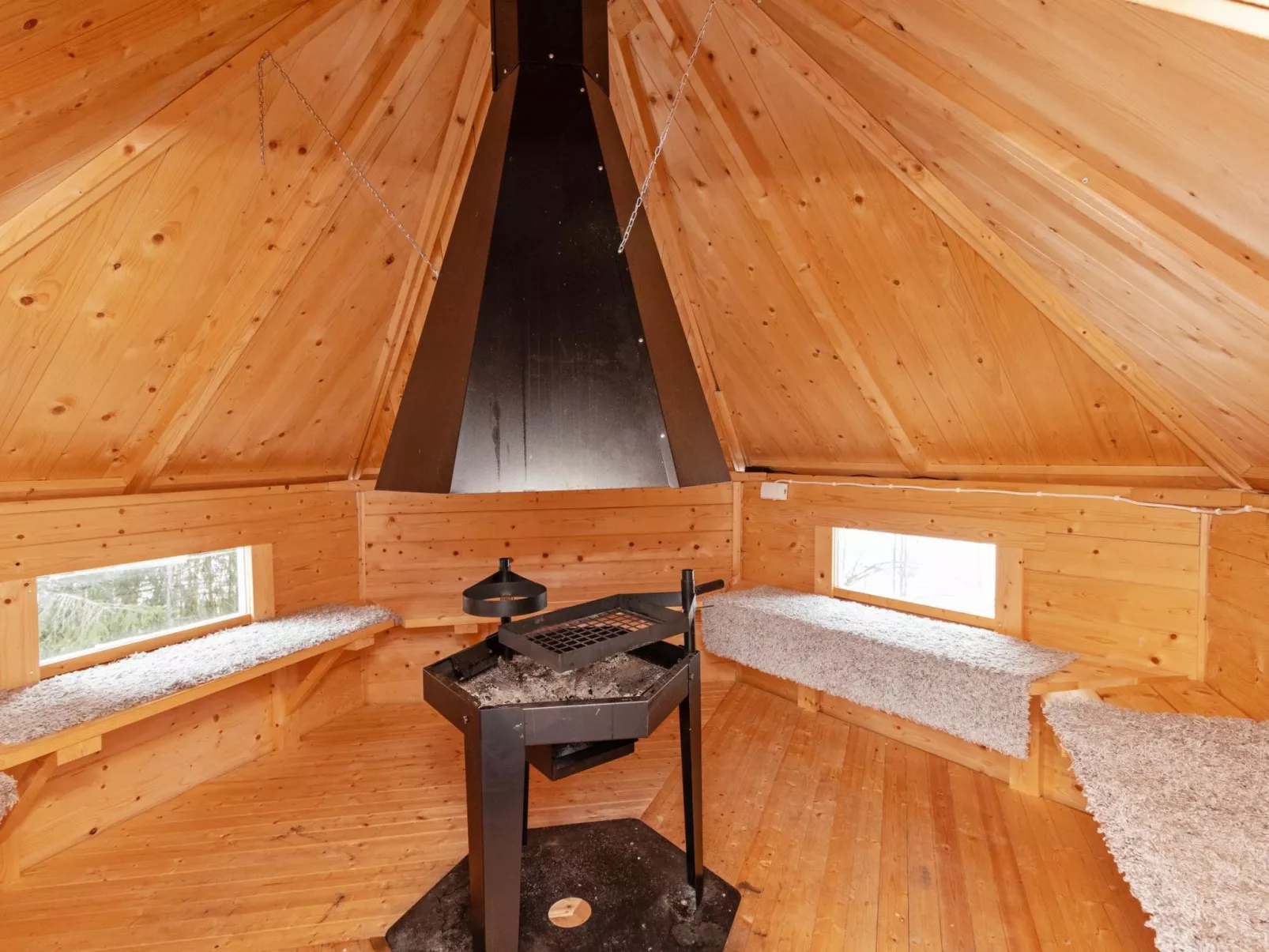 Tintin mökki-Binnen