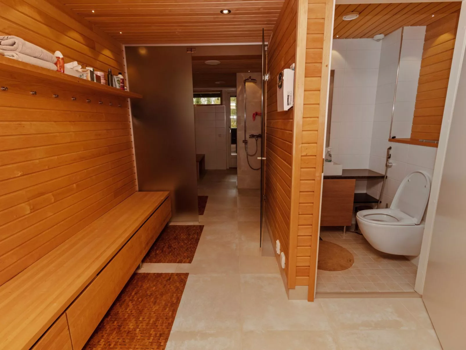 Holy lake chalet a-Binnen