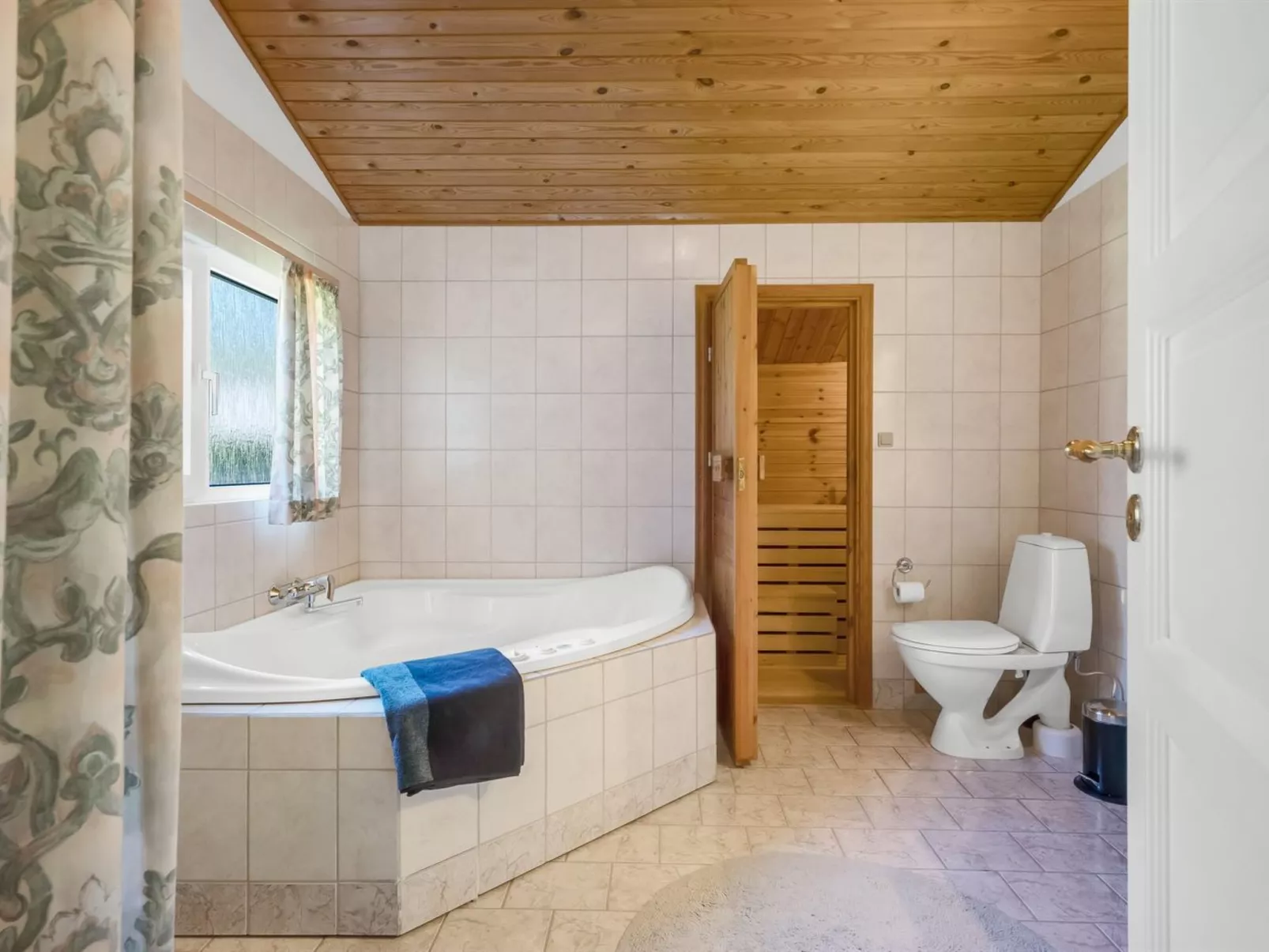 "Balthasar" - 400m from the sea-Binnen