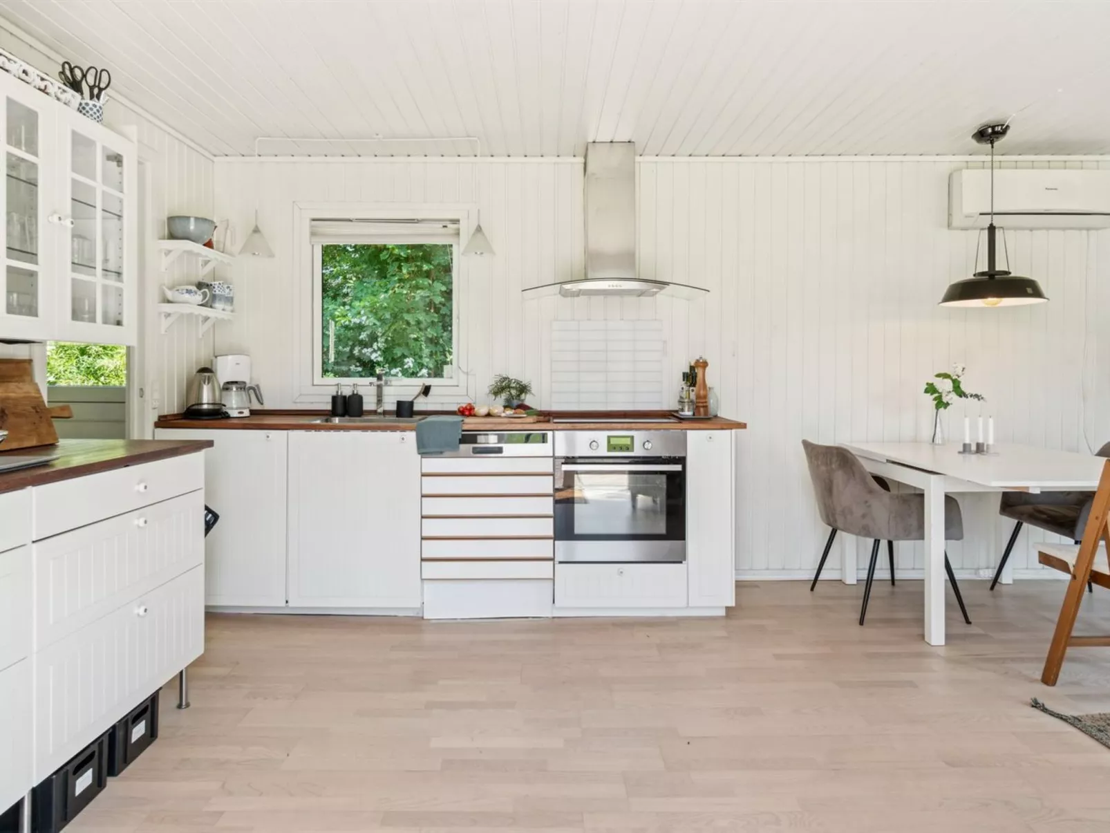 "Holmer" - 2.5km from the sea-Binnen