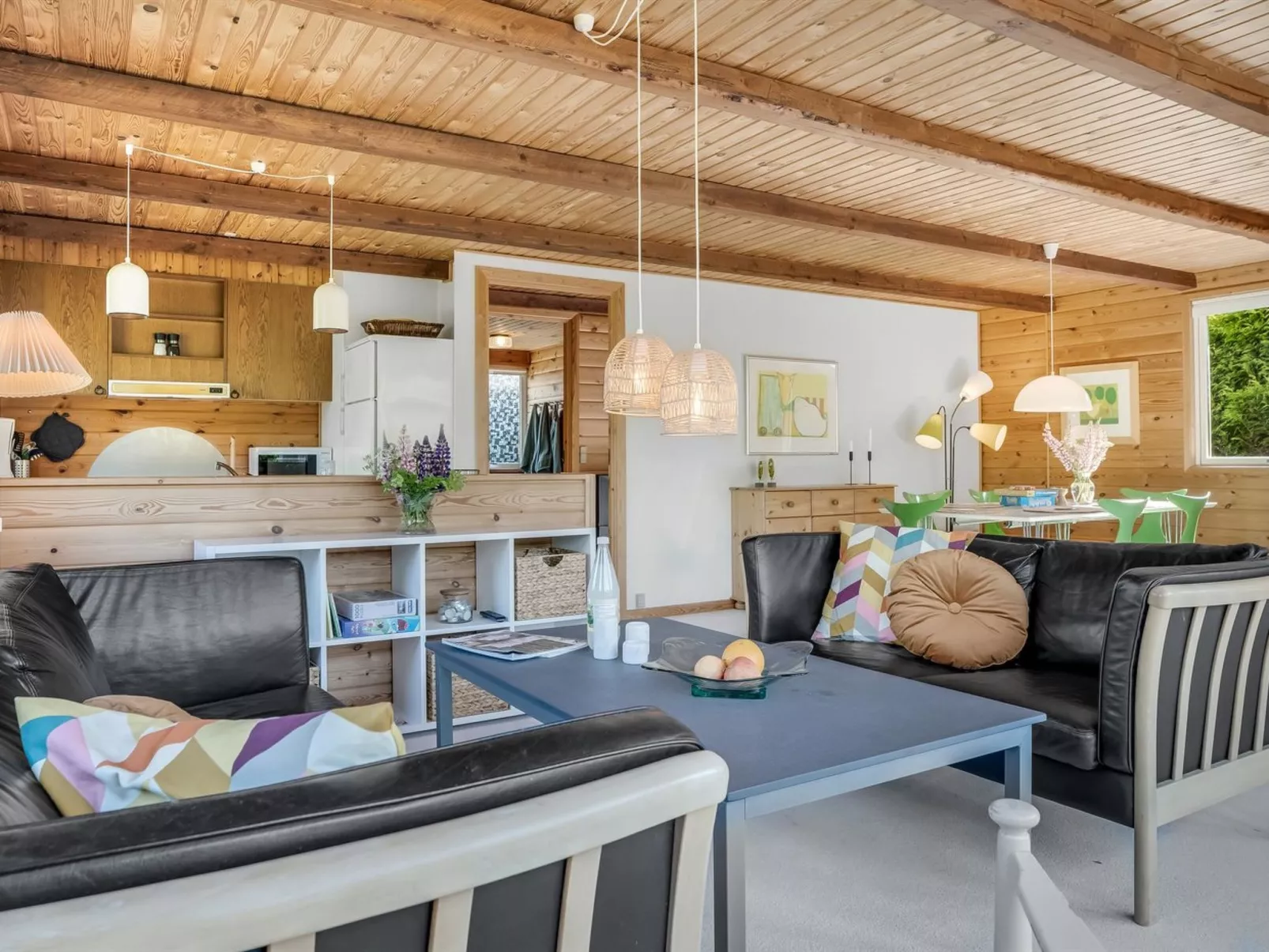 "Laris" - 700m to the fjord-Binnen