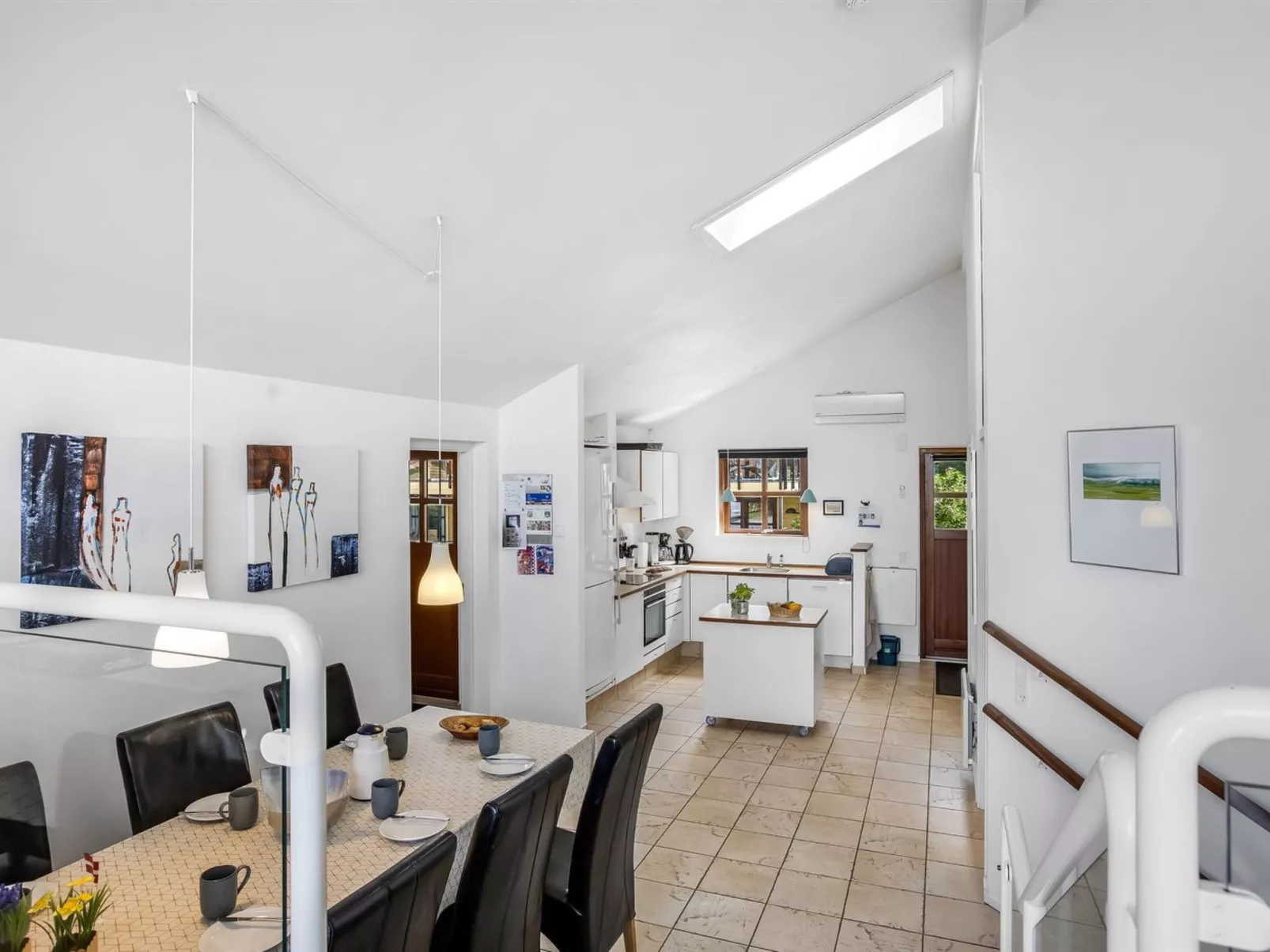 "Rouwen" - 120m from the sea-Binnen