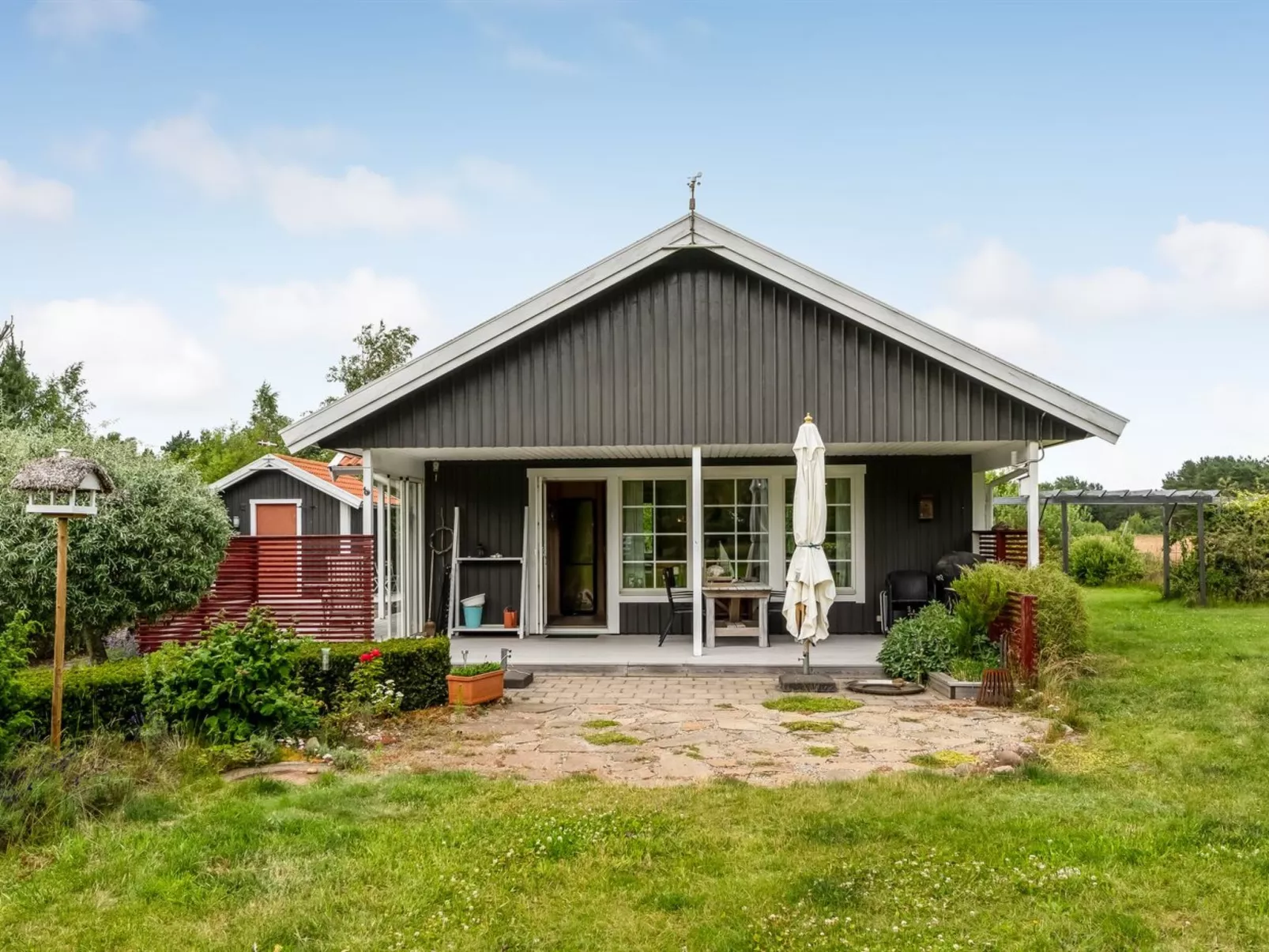 "Thine" - 800m from the sea-Buiten