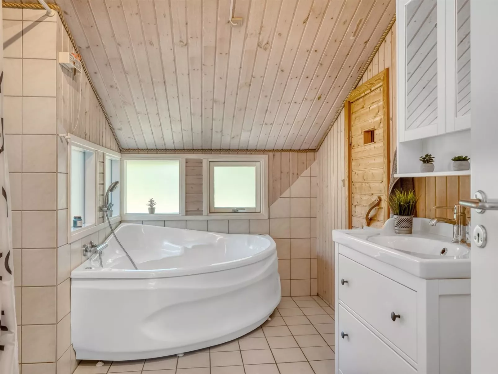 "Elizabeth" - 150m to the fjord-Binnen