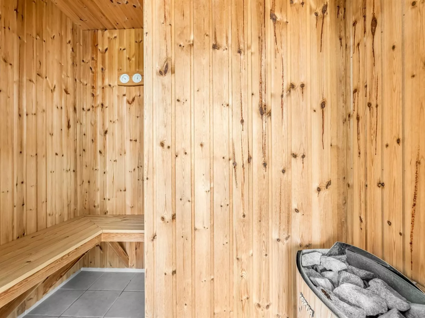 "Jurgis" - 900m from the sea-Binnen