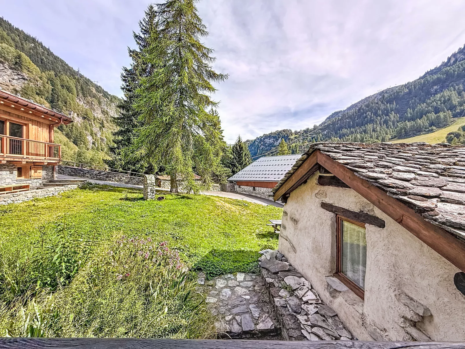 Chalet La Bergerie-Buiten