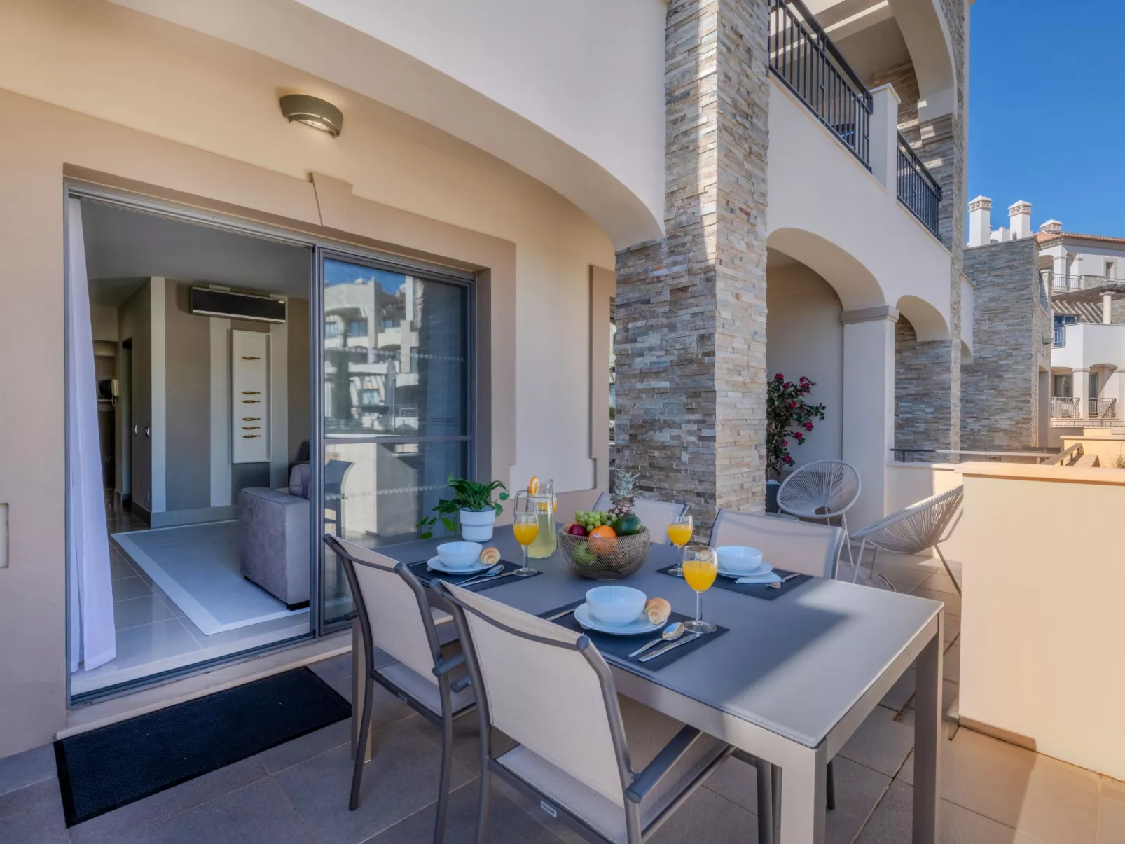 Pine Hills Diadema-Buiten