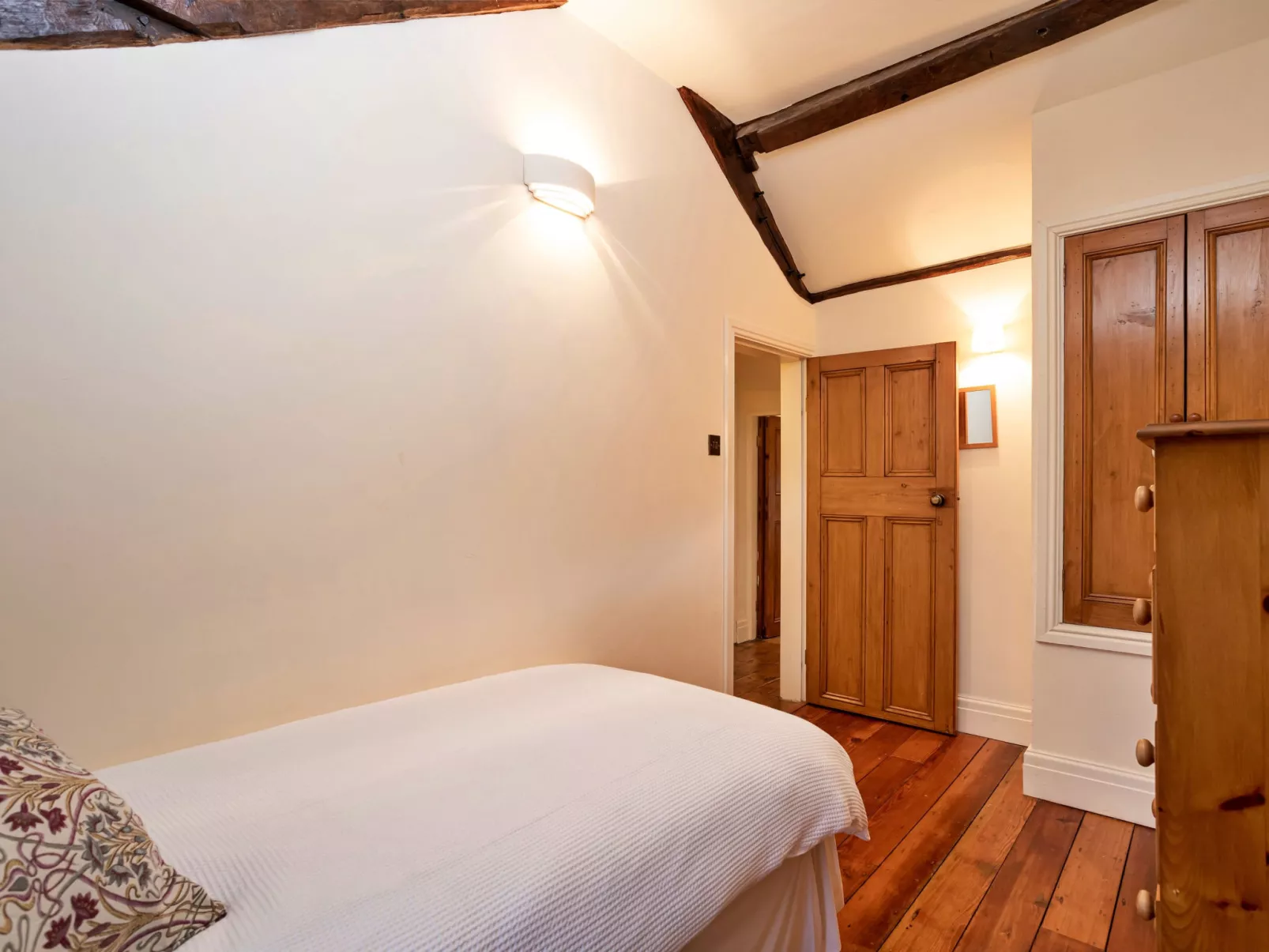 Two Storrs Cottages-Binnen