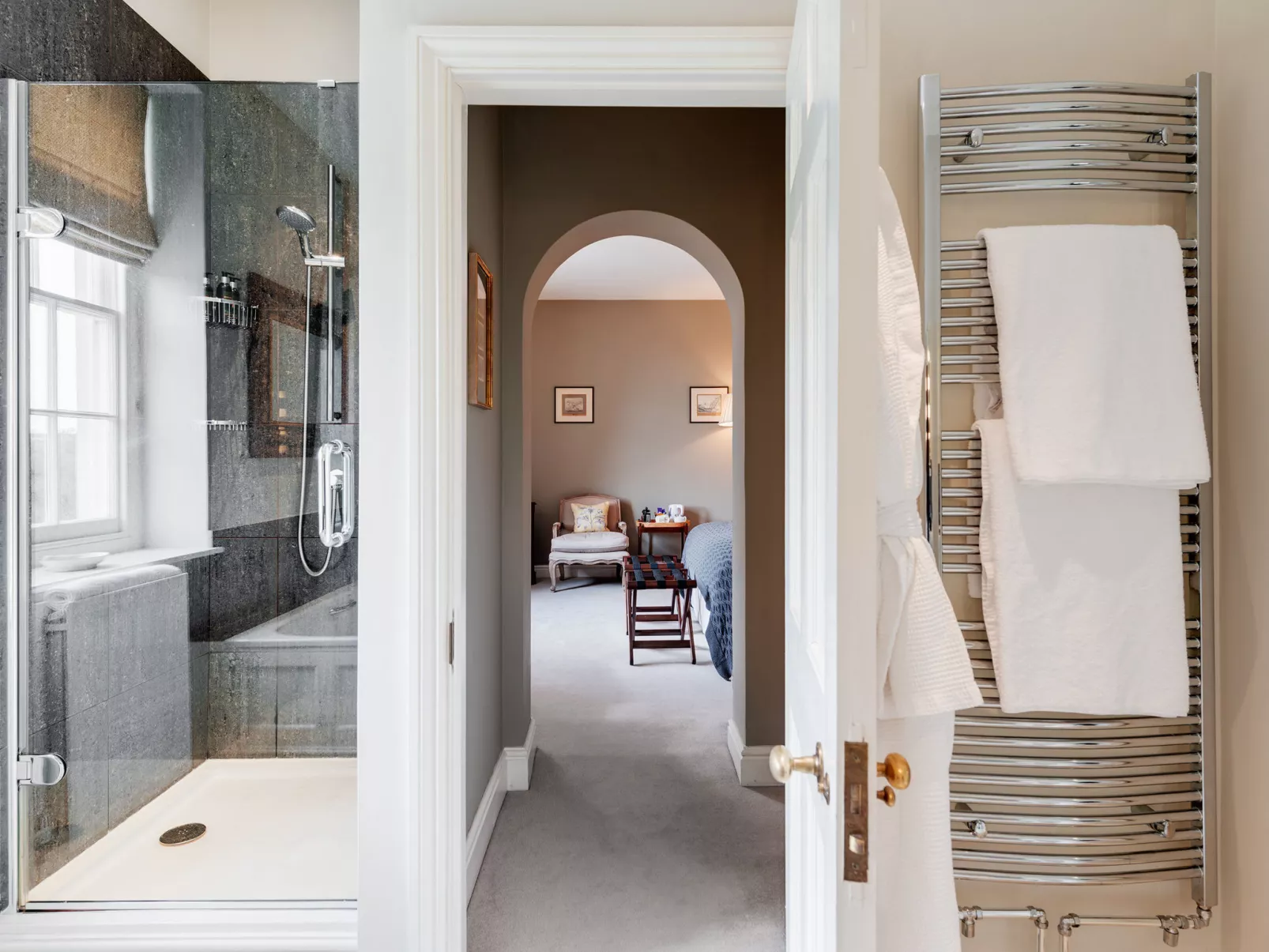 Historic Castle on River Tamar-Binnen