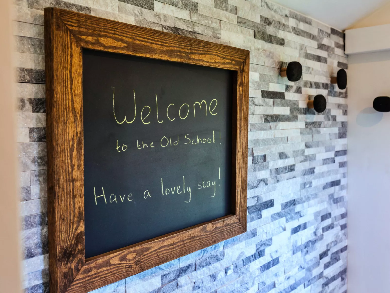 The Old School-Buiten