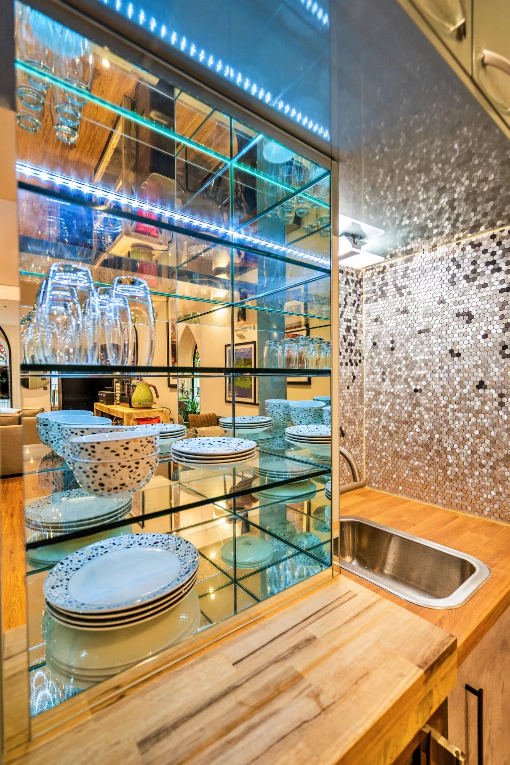 The Church Vaults-Binnen