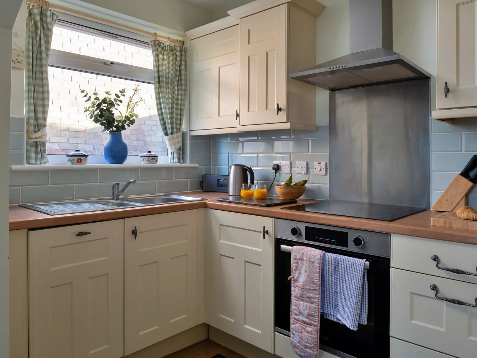 37 Bro Enddwyn-Binnen