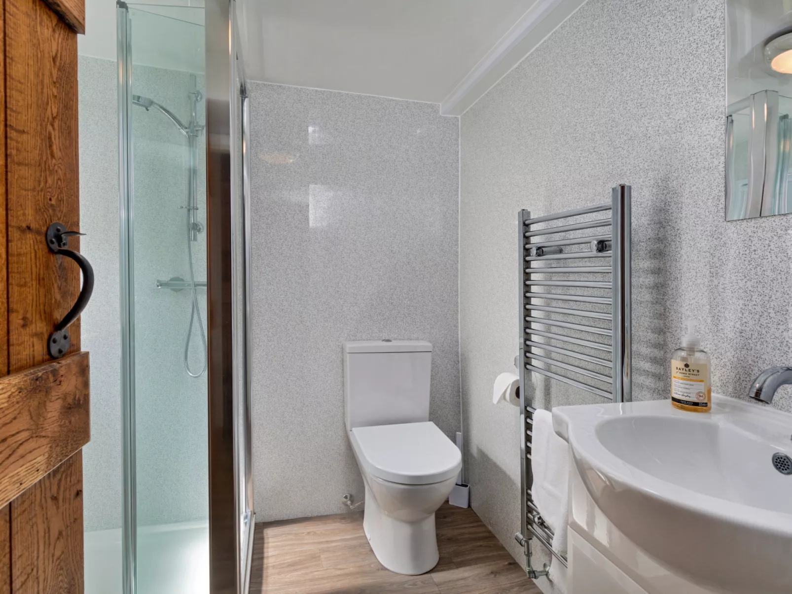 Duck Down Cottage-Binnen