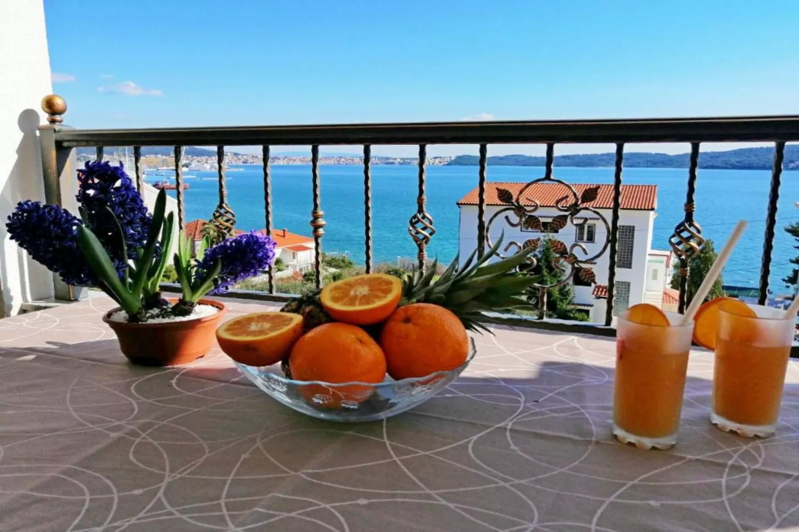 Apartment Libe with Sea View Trogir - Two Bedroom Apartment with Balcony-Terrasbalkon