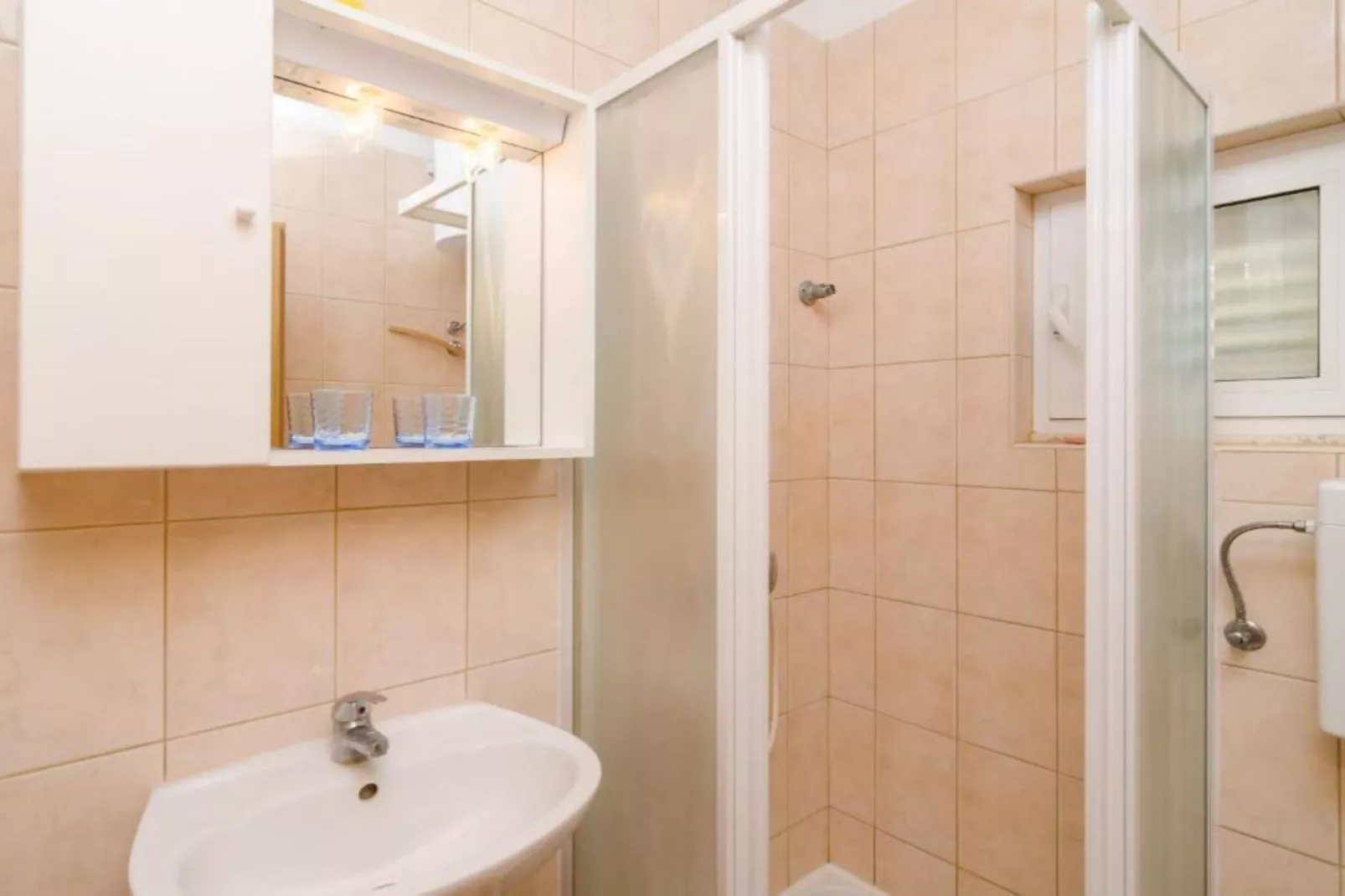 Guest House Sobra 38 - Double Room  with Garden View  3-Badkamer