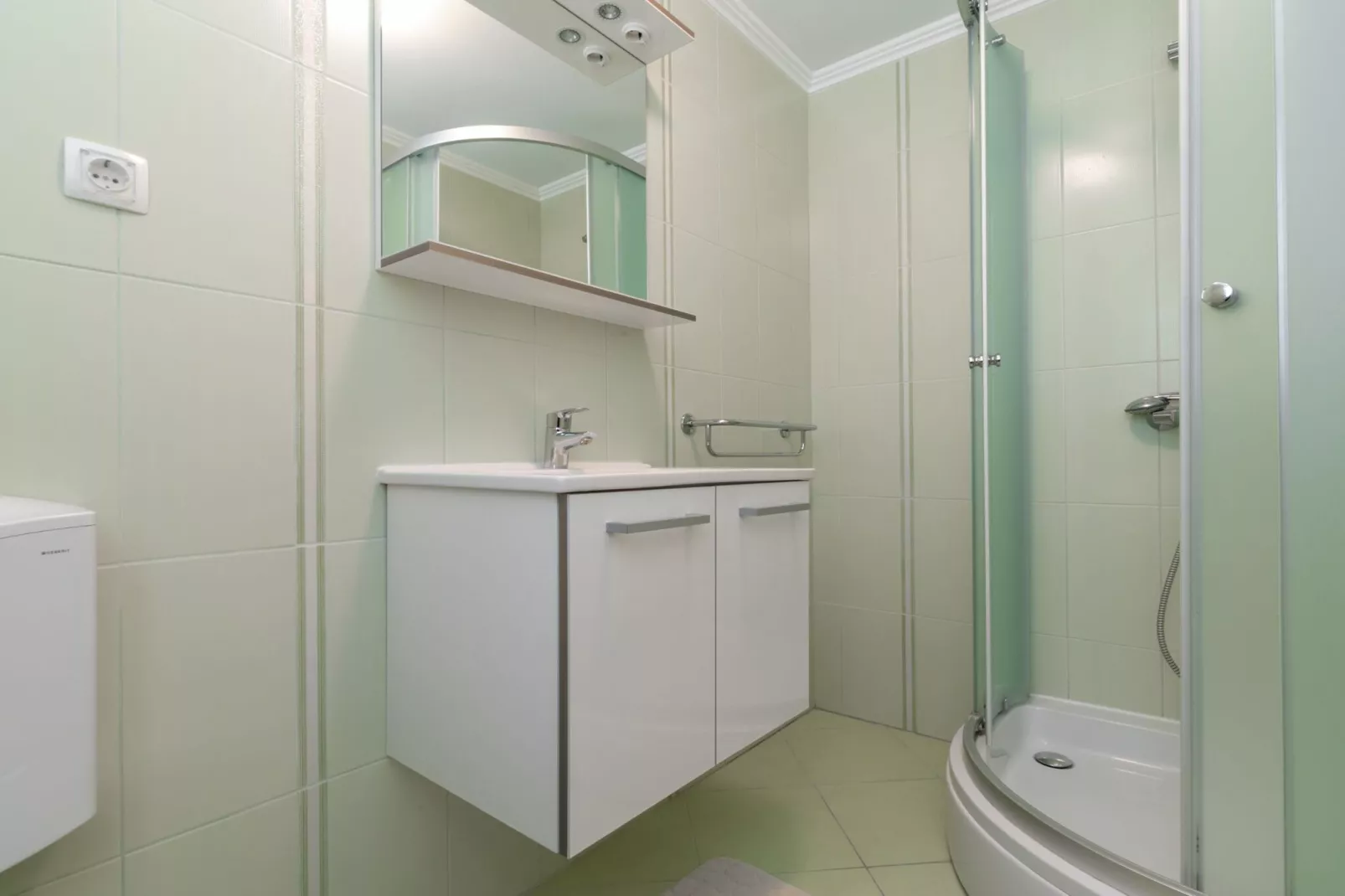 Modern Villa with Pool-Badkamer