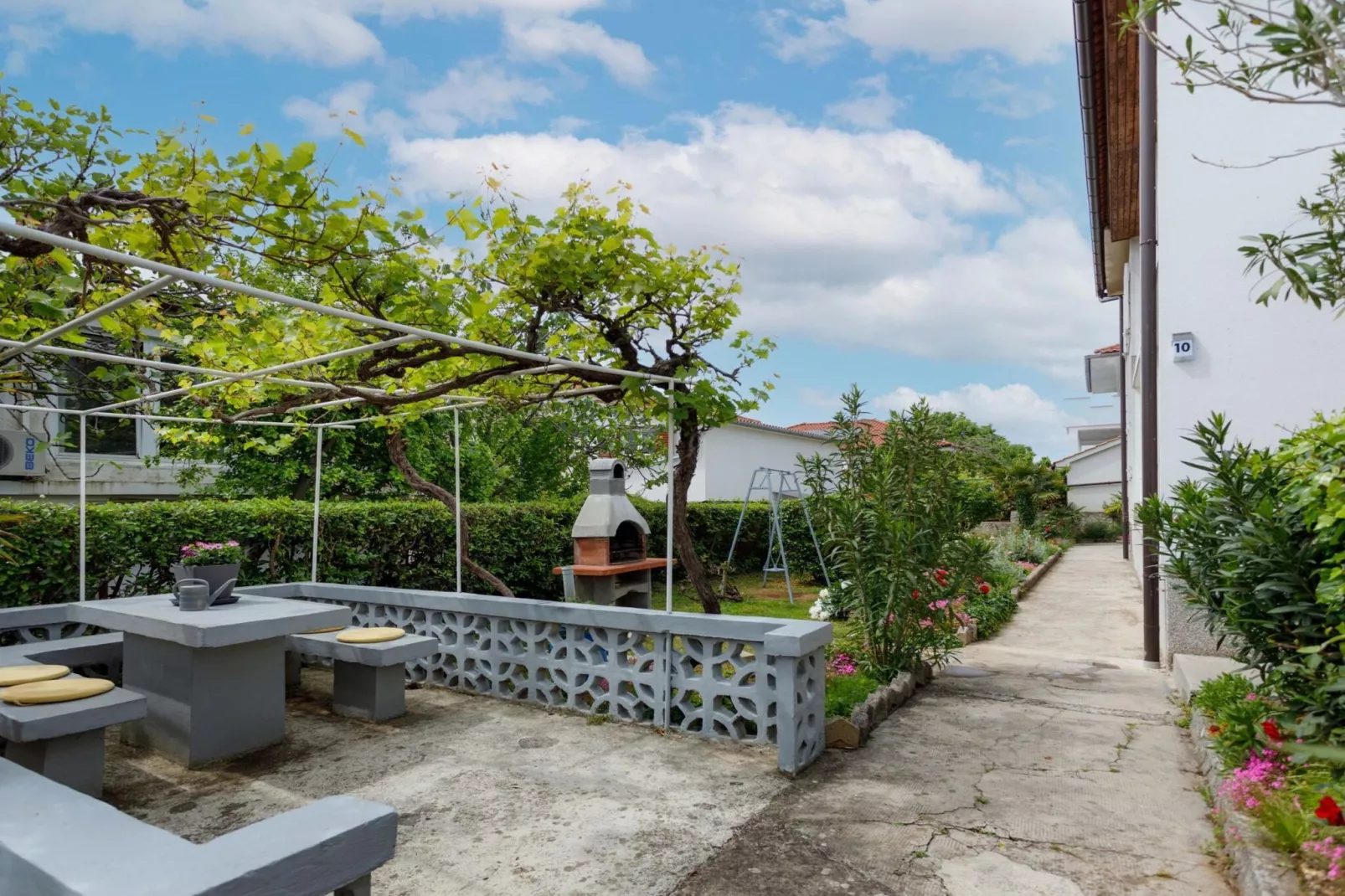 Charming and Tranquil Krk Center Apartment - One Bedroom Apartment with  Balcony-Buitenlucht