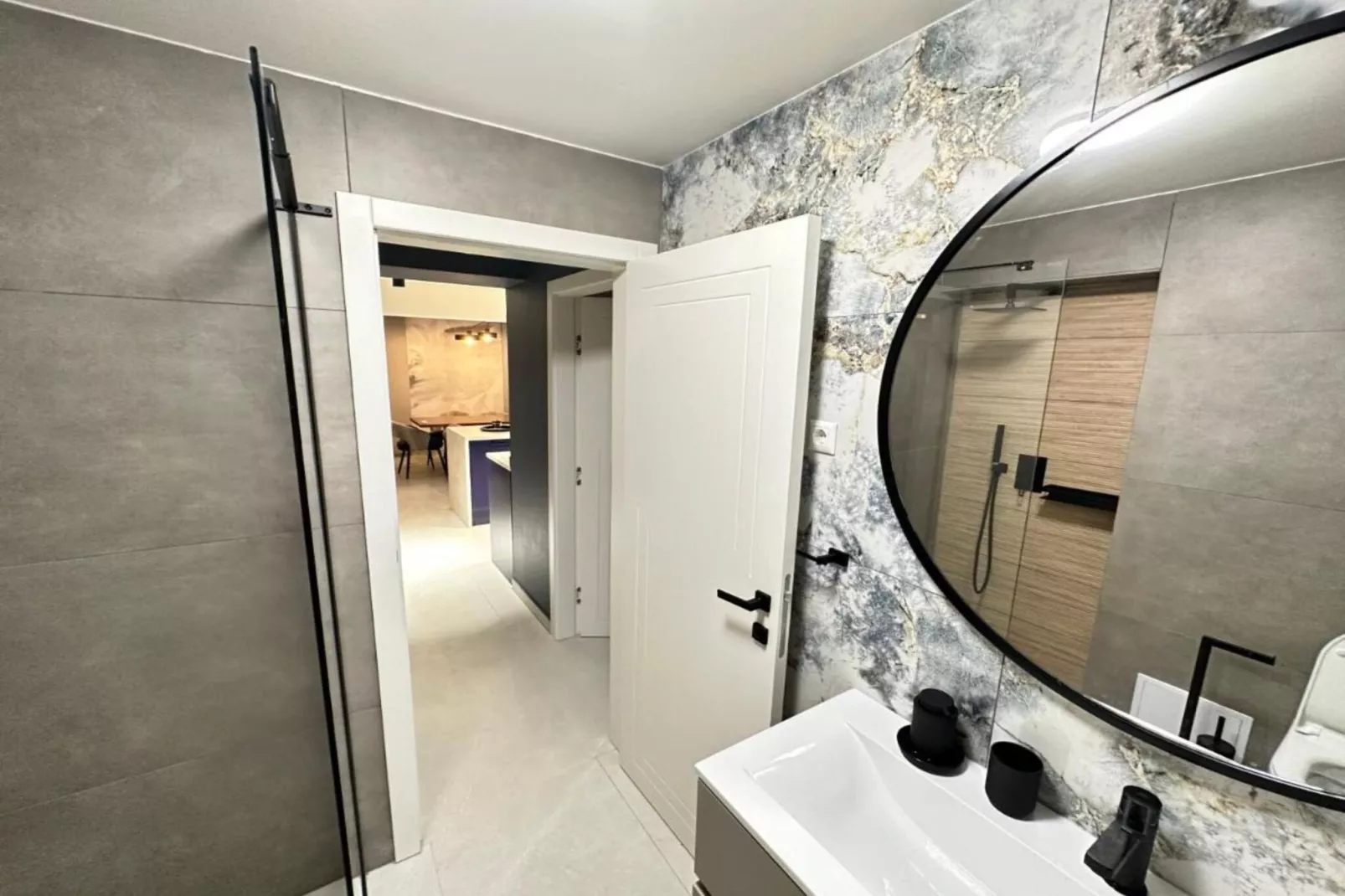 Leonarda Waterfront Residences-Two-Bedroom Apartment with private pool (The Bayfront One) -S5-Badkamer