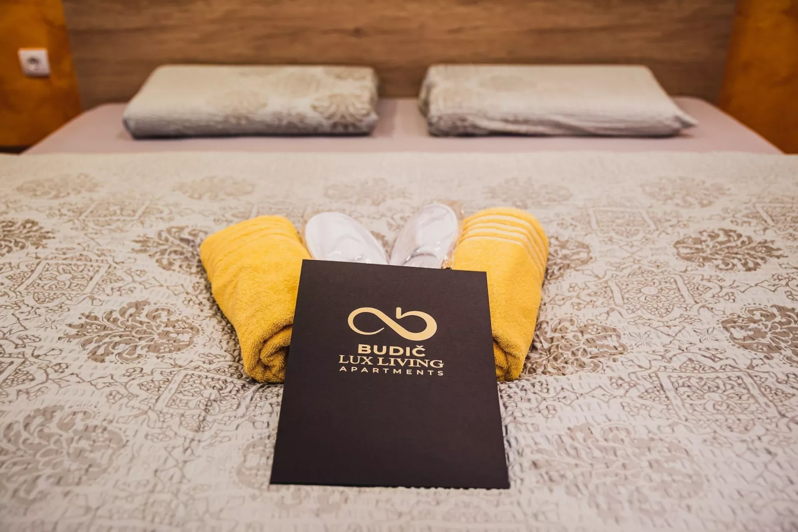 Elegant and Stylish Retreat Apartments with Terrace - Two Bedroom Apartment with Terrace-Slaapkamer