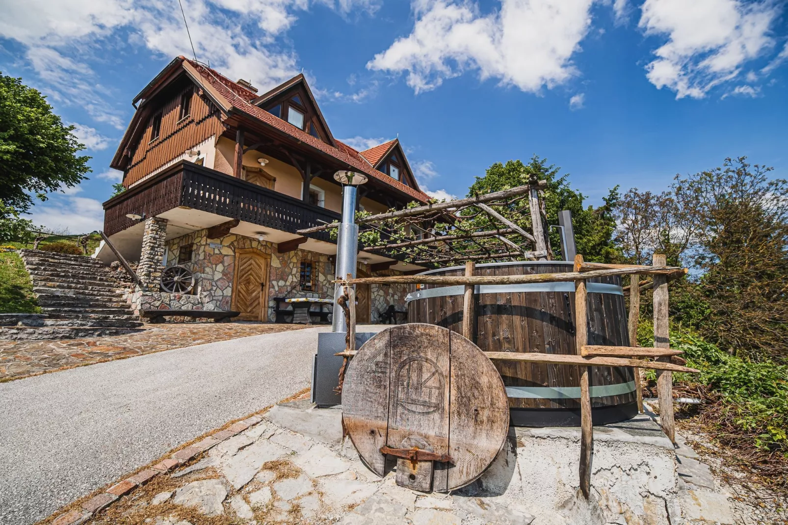 Cozy Countryside Retreat Villa with Hot-Tub - Two Bedroom Villa with Hot Tub