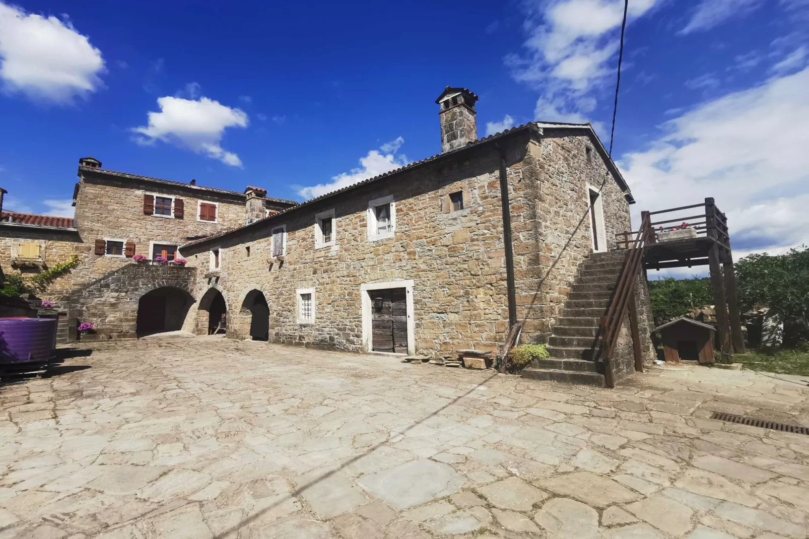 Abitanti Rustic Apartment with Balcony - Two Bedroom Apartment with Balcony-Buitenlucht