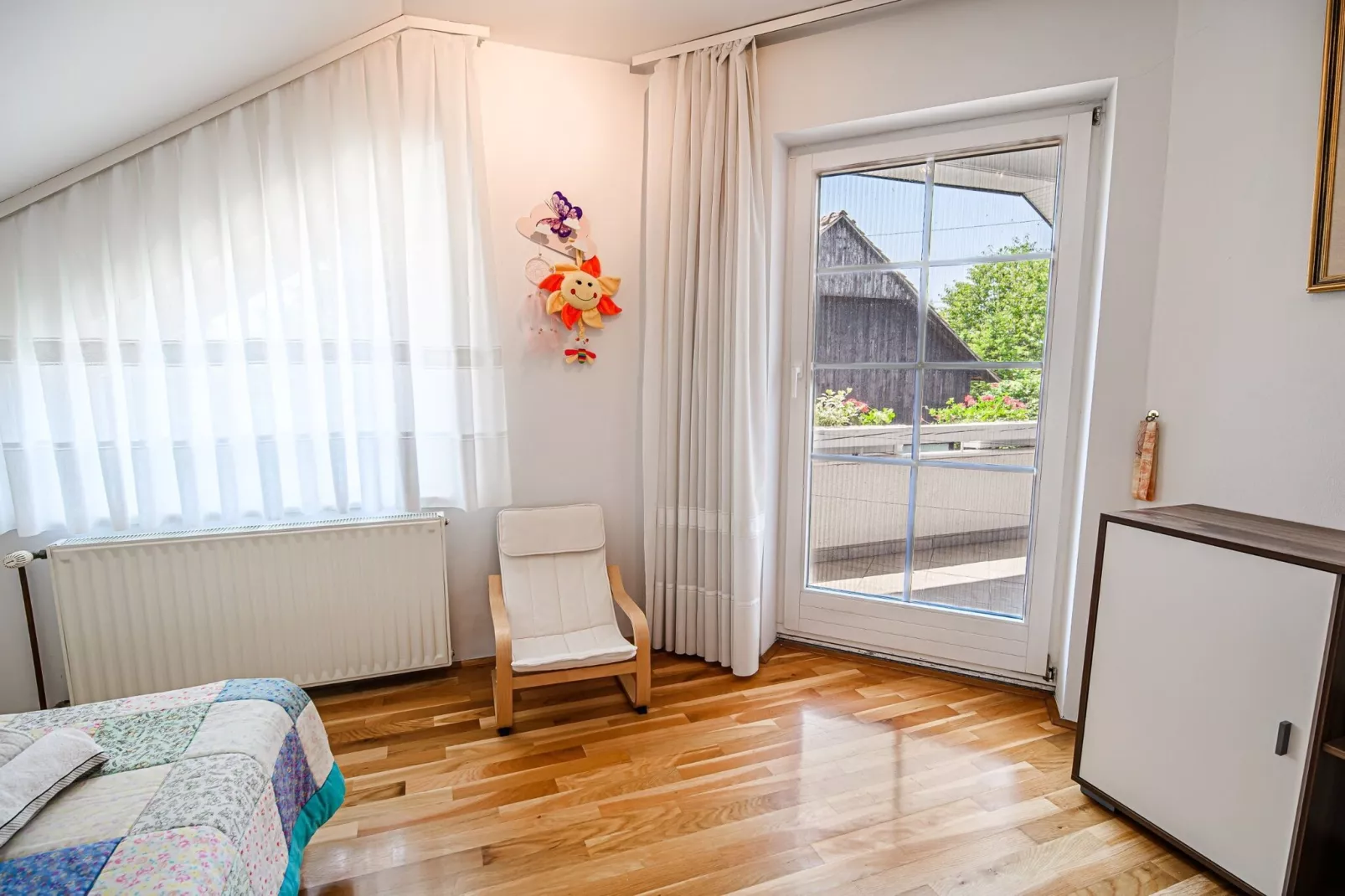 Stunning Rural Holiday Home with Garden and BBQ -  Four Bedroom Holiday Home-Slaapkamer