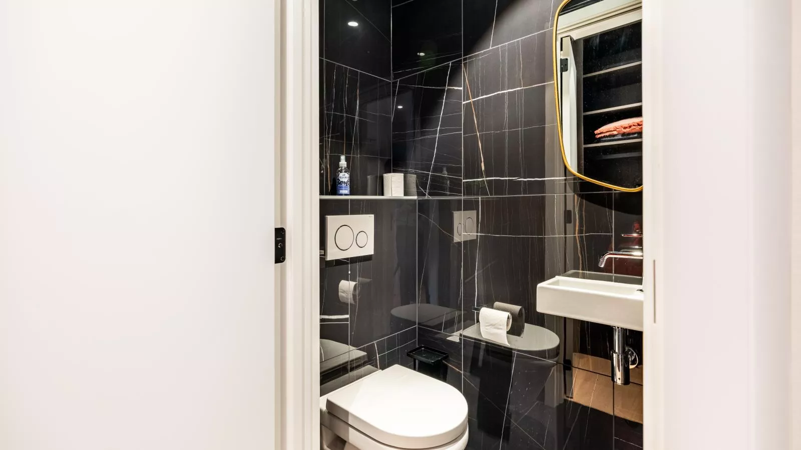 Ferrel eerste-Badkamer