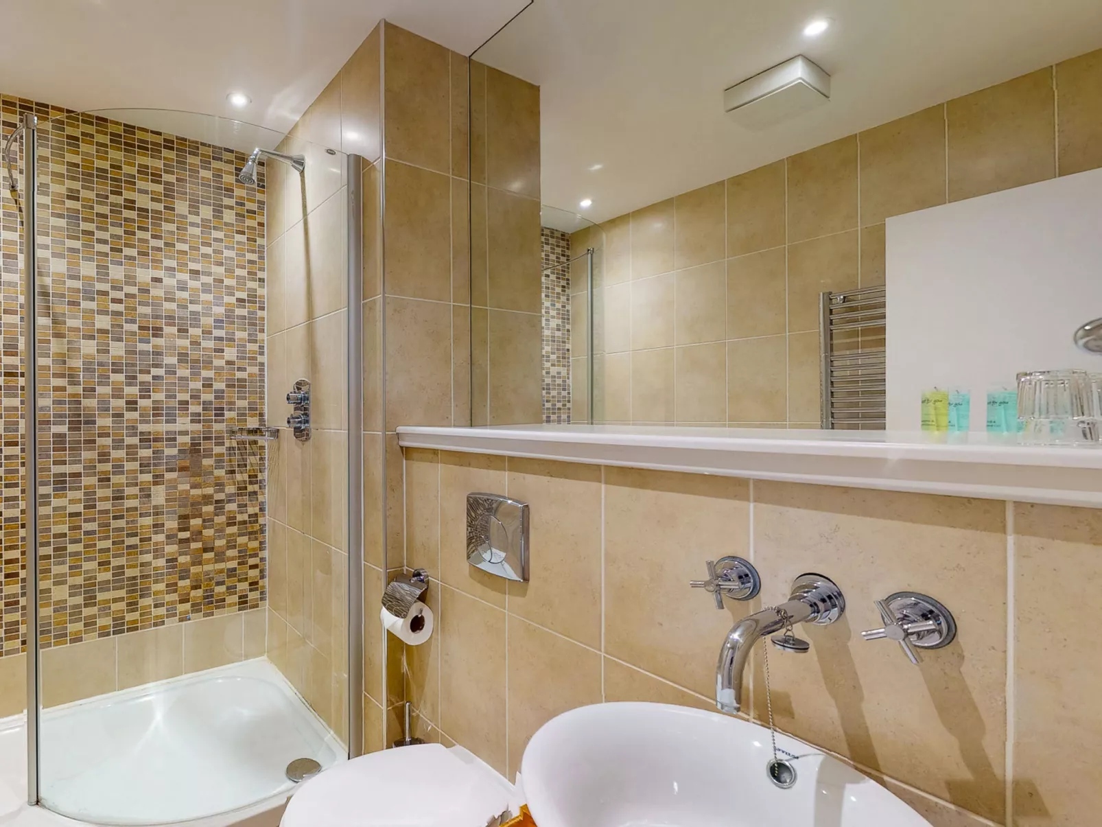 Castlemartyr Lodges (TR4) No 1 (3 Bed)-Binnen