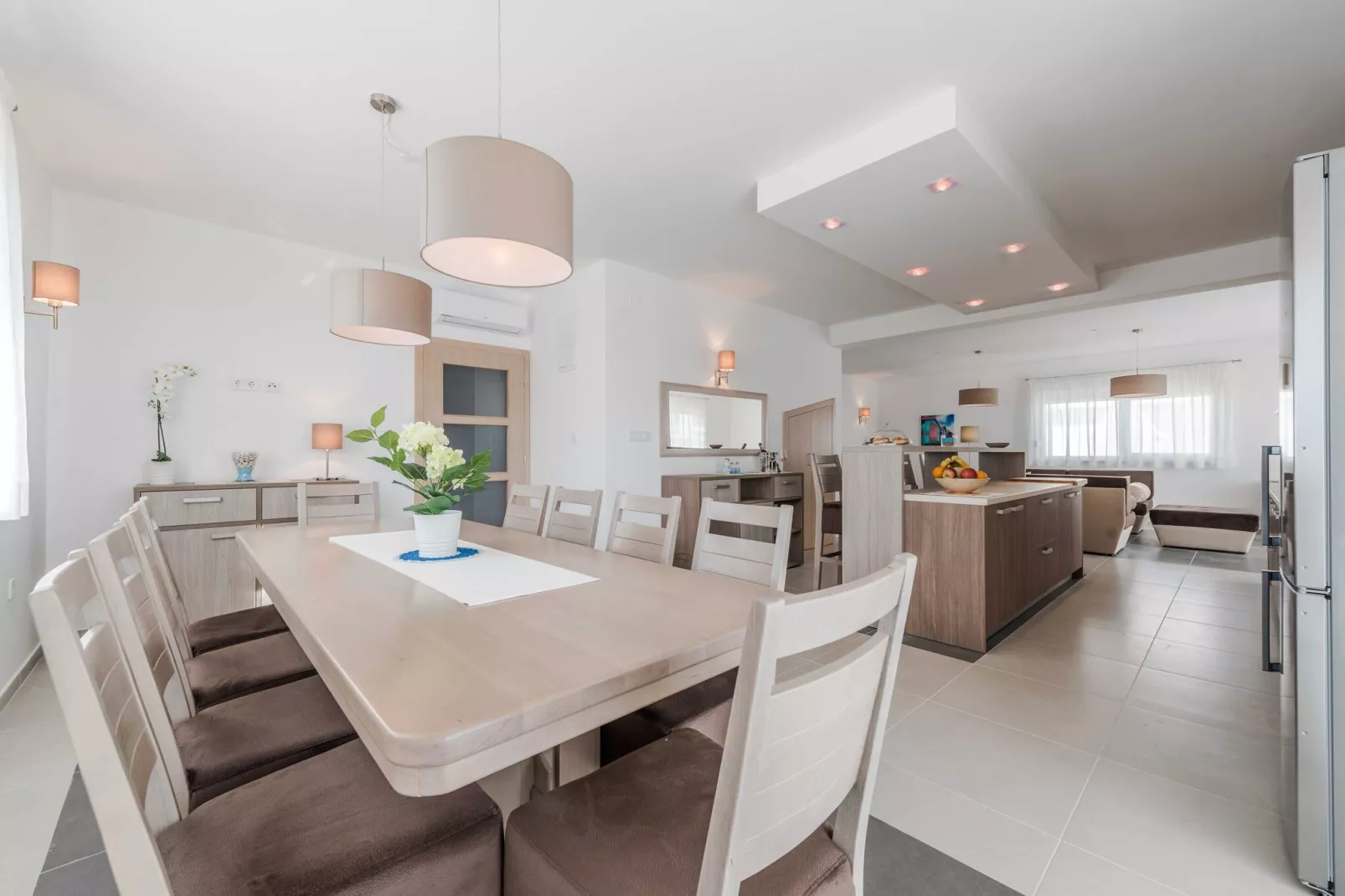 Luxury Escape with Swimming Pool & Modern Design - Comfort Four Bedroom Villa with Sea View and Private Pool ( Villa 7)-Keuken