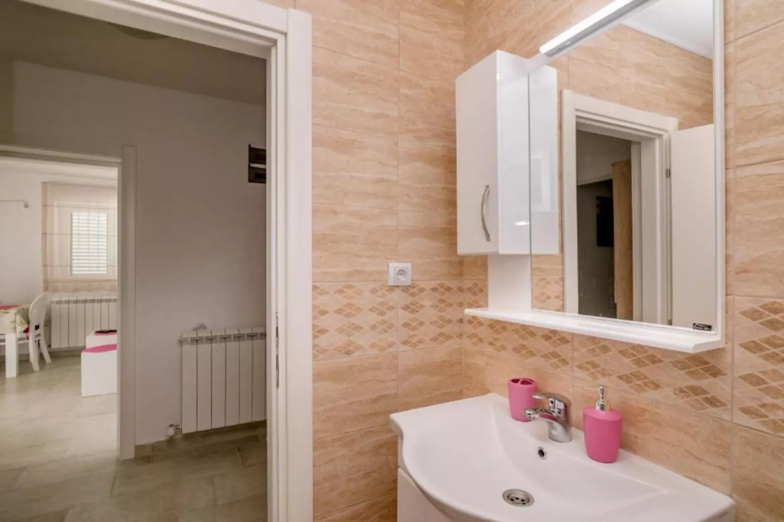 Tranquil Retreat with Private Pool in Lustica Bay - One Bedroom Apartment with Balcony and Sea View 1-Badkamer