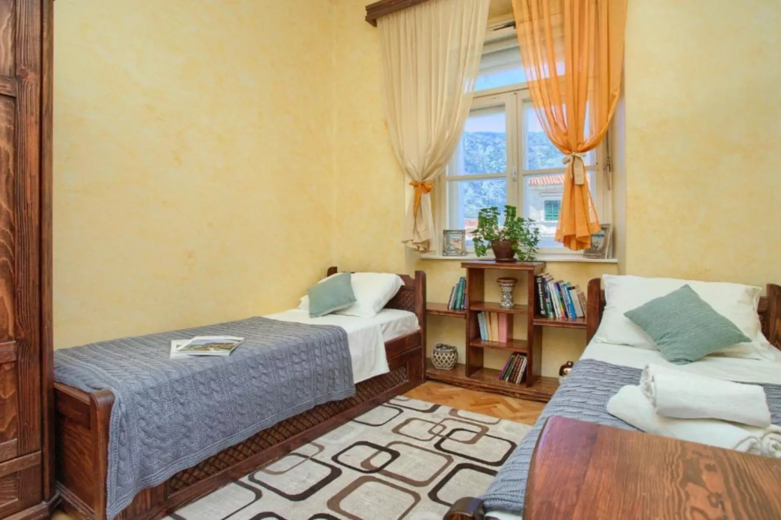 Kotor Old Town Charm Apartment - Two Bedroom Apartment-Slaapkamer