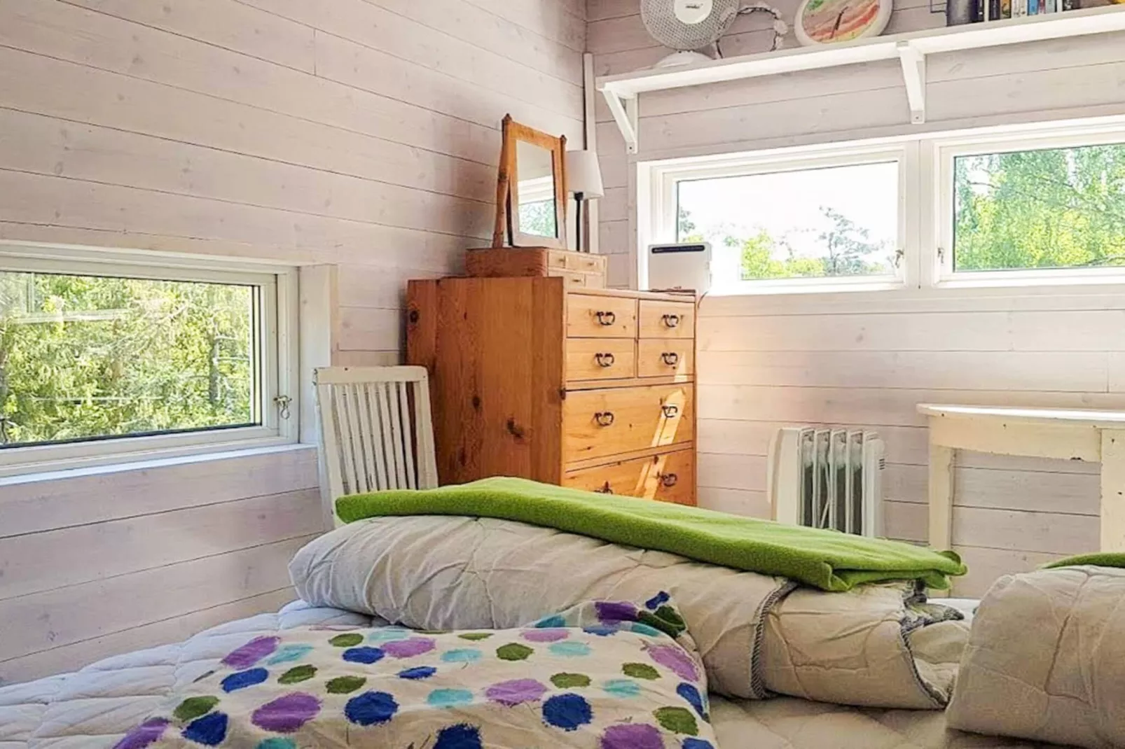 Rustig eilandhuis vlakbij de zee-Binnen