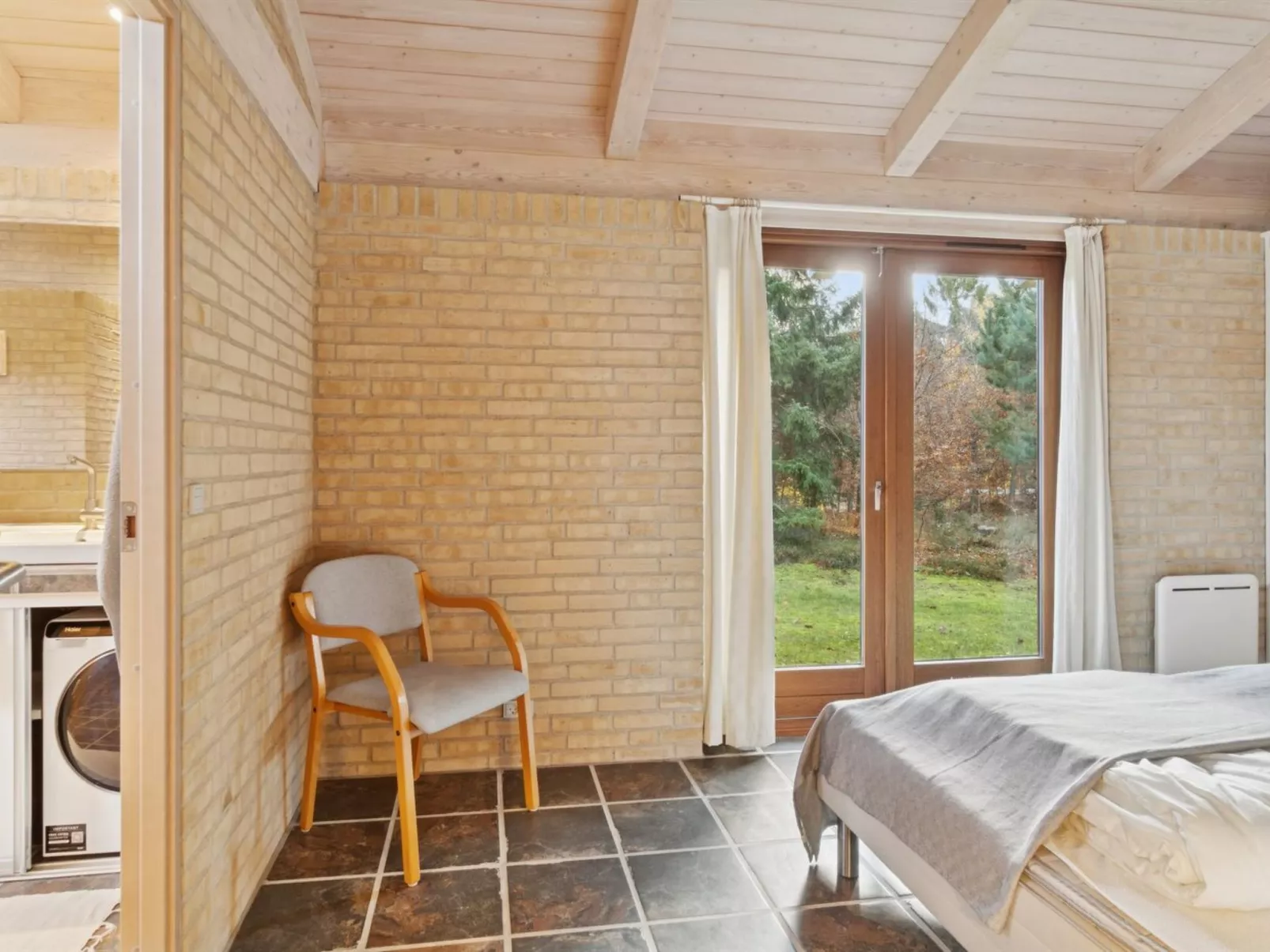 "Jorid" -  from the sea-Binnen