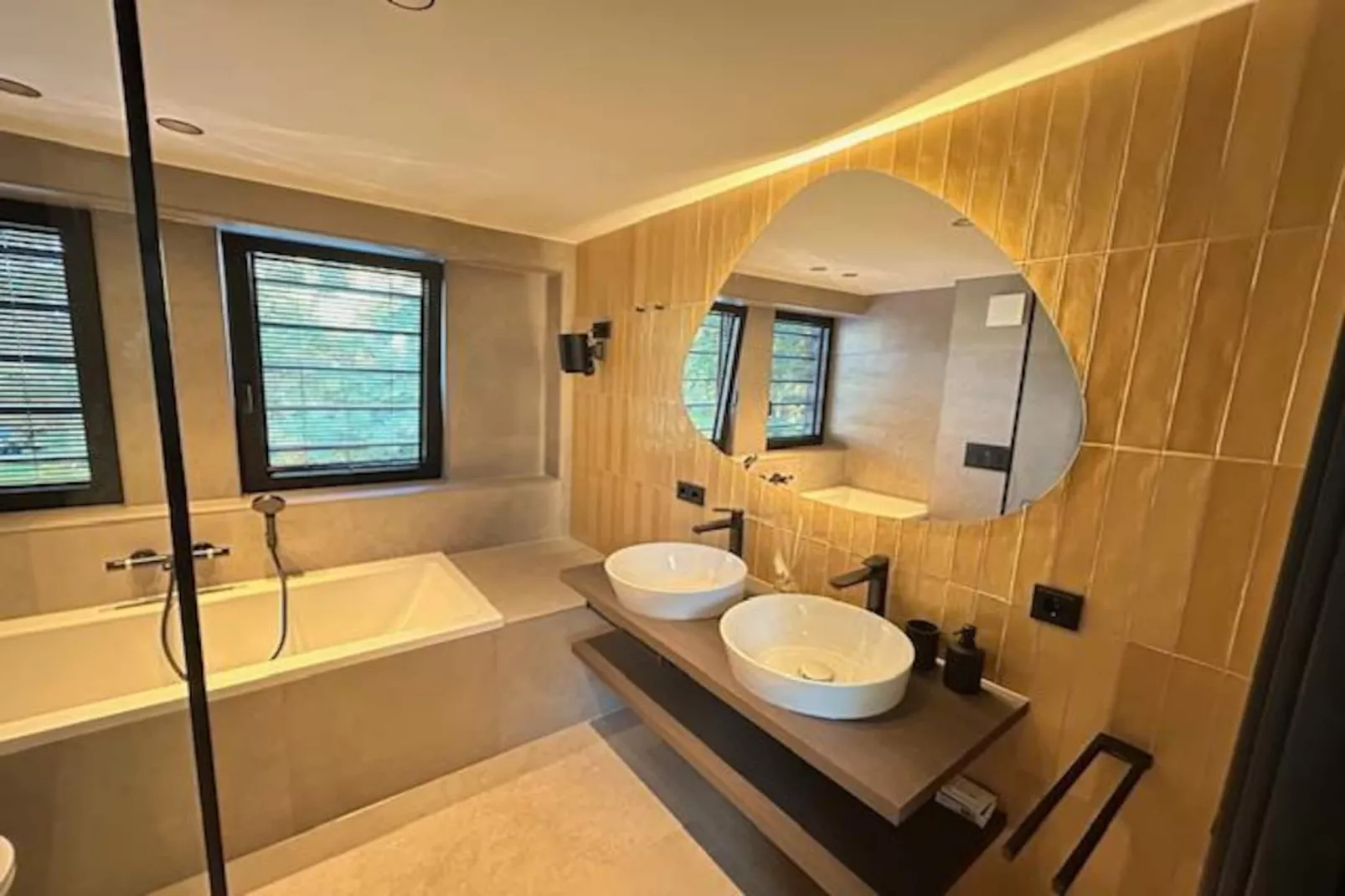 Sun (6p)-Image-tags.