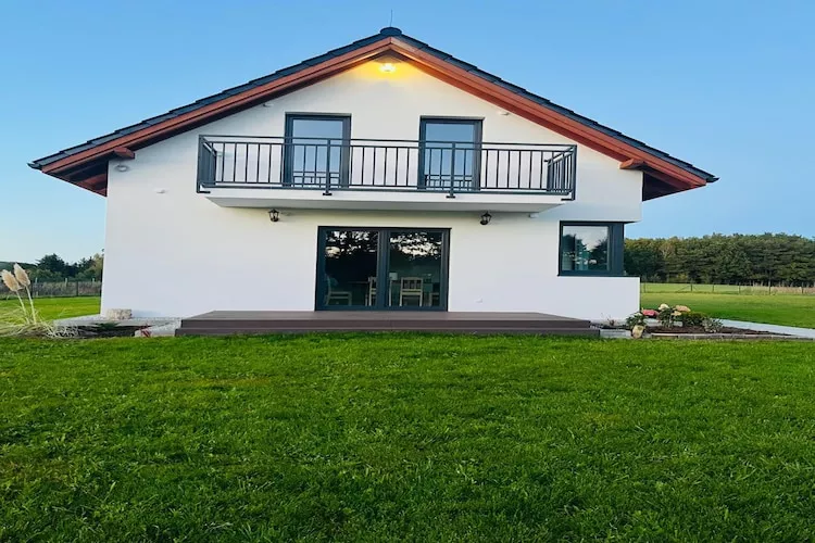 Green Hill Domysłów-Buitenkant zomer