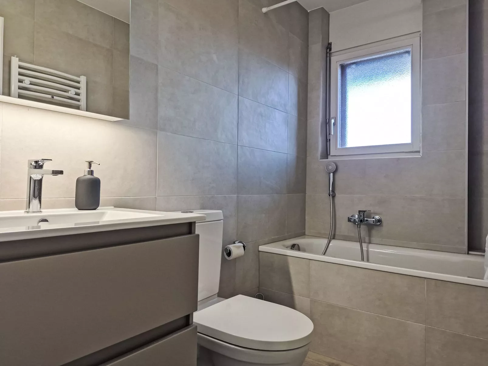 Ambassador 2/1-Binnen