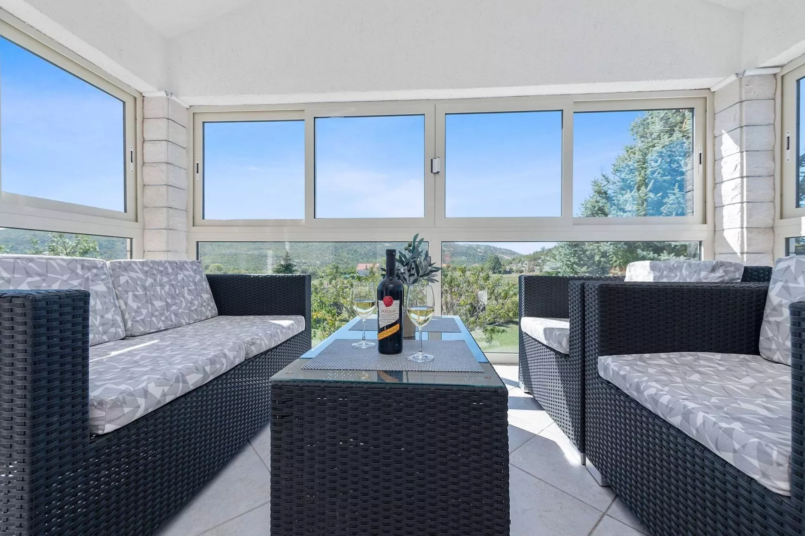 Sport & Spa Villa Neoric-Woonkamer