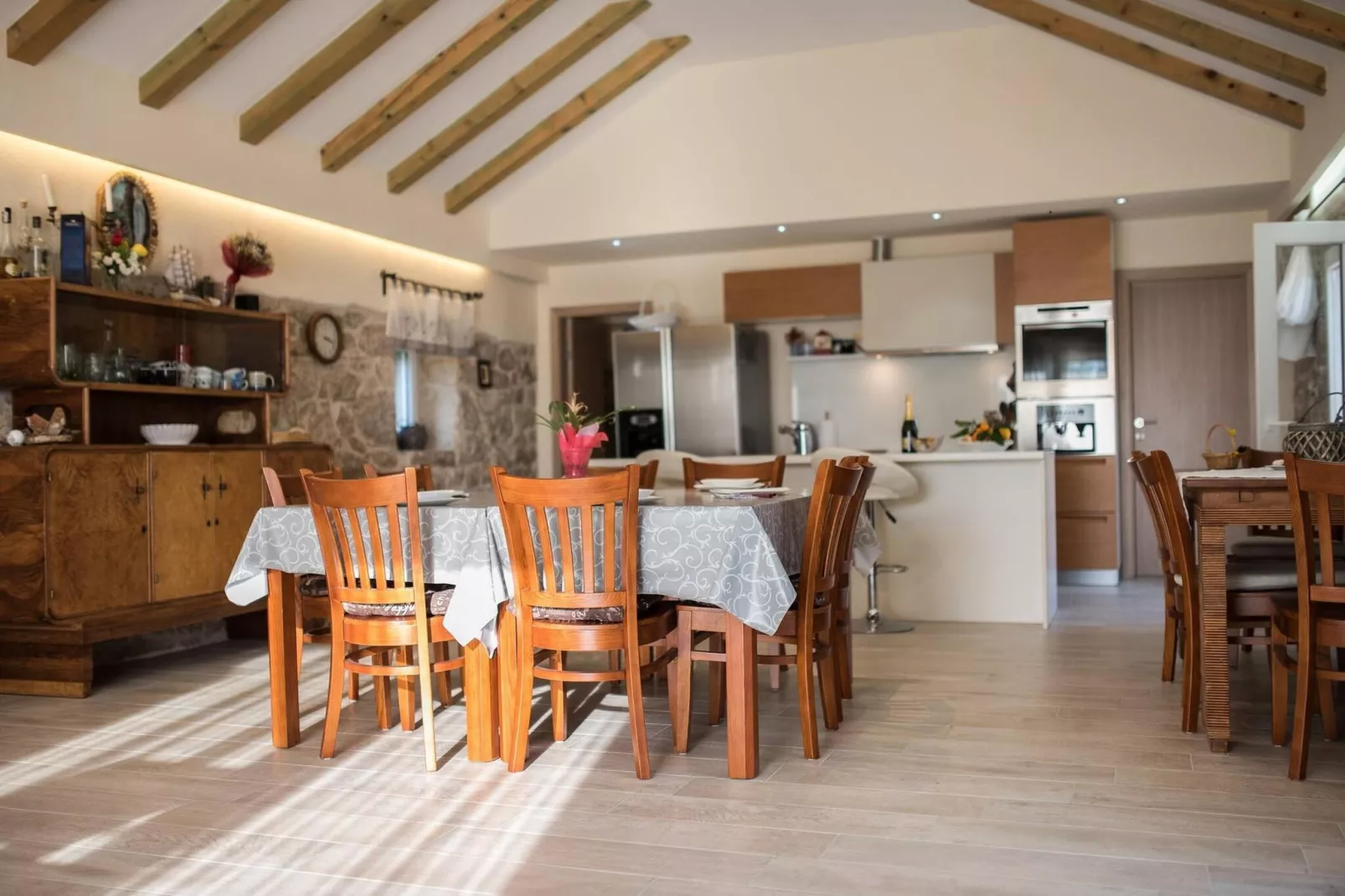 Authentic Villa Zvonko-Eetkamer