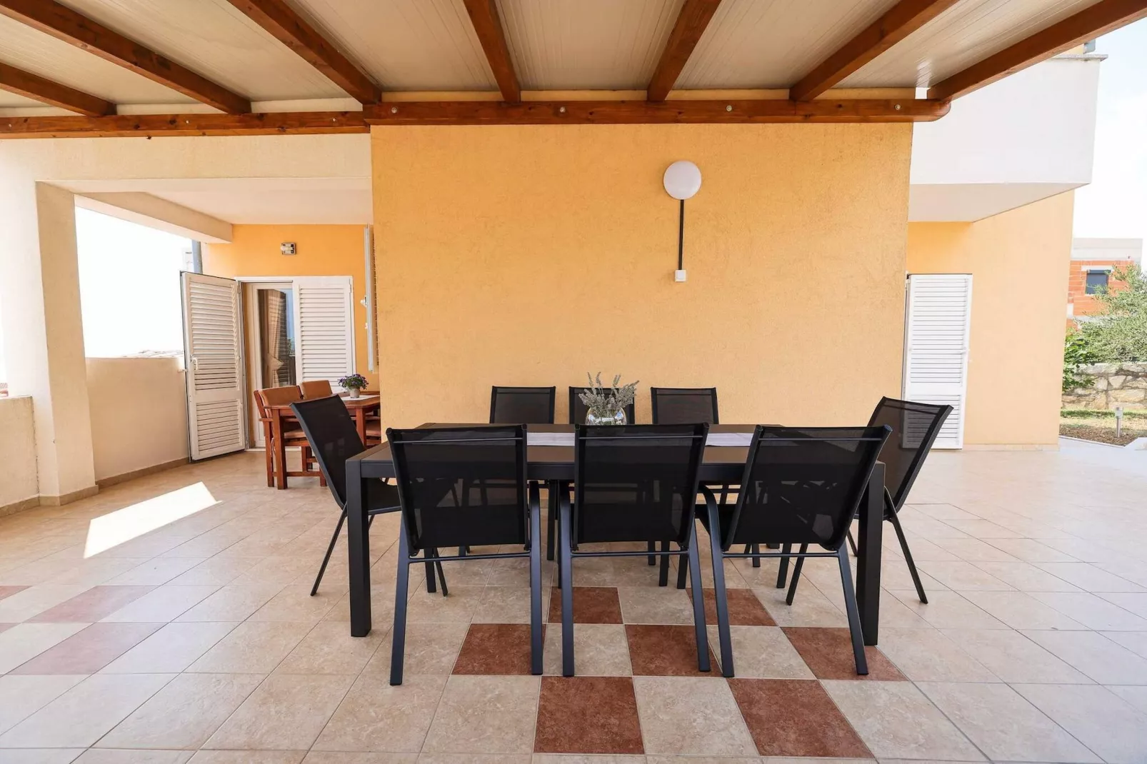 Holiday home Nekic-Eetkamer