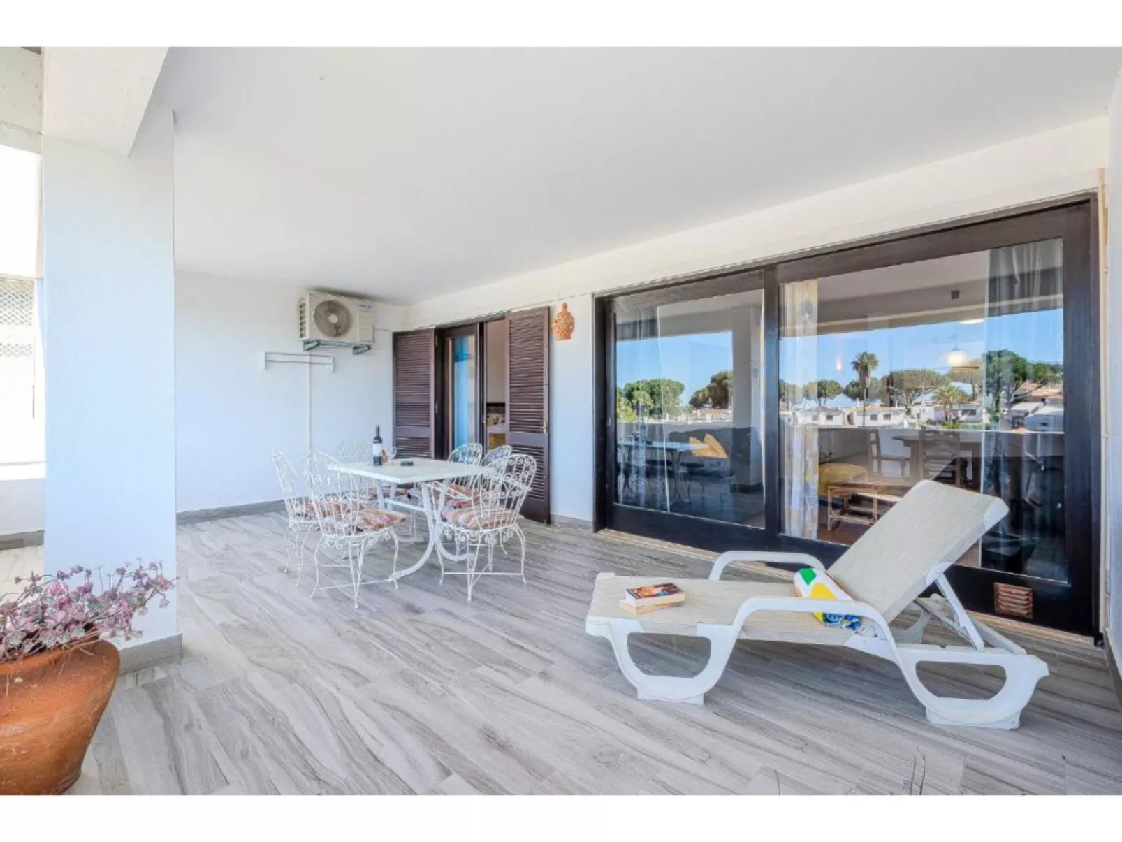 Ivone - Sunny Way-Binnen