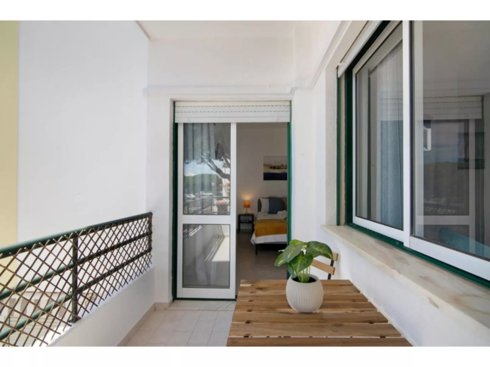 Jade-Sunny Way-Binnen