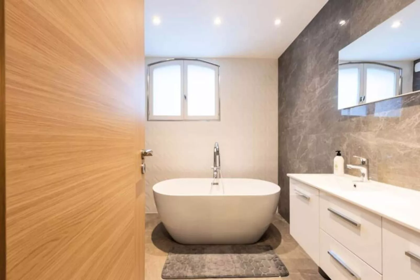 Résidence Villa 330m2, 6 Chambres, Piscine Chauff&eacute;e Jacuzzi - Niet-getagd